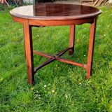 Circular coffee table