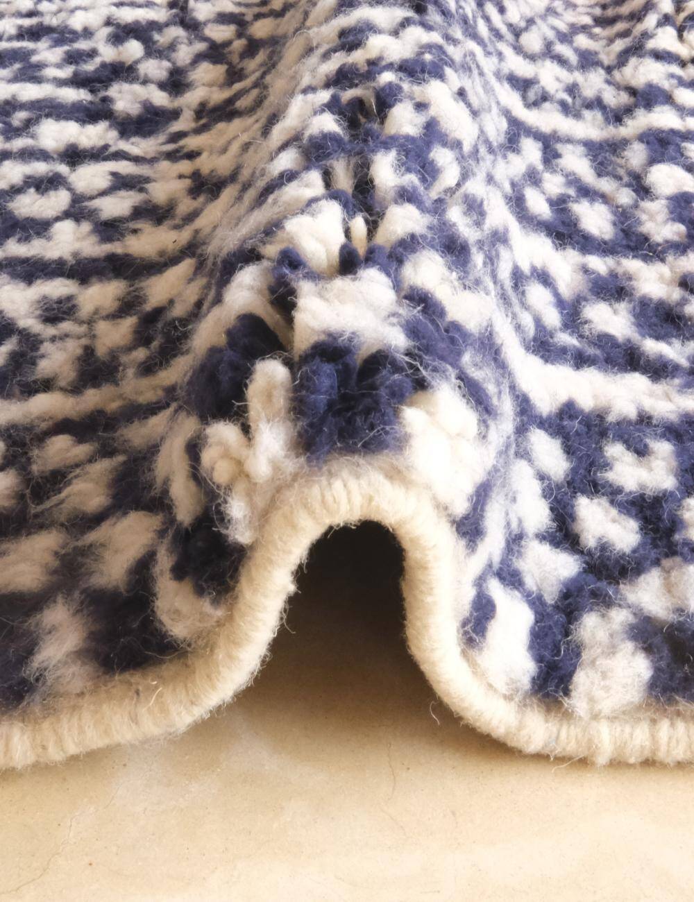 Contemporary Moroccan Rug - 249 x 160 cm