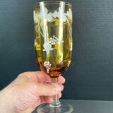 Vase in the shape of glass on shower stand, glazed painted glass 22.5 cm