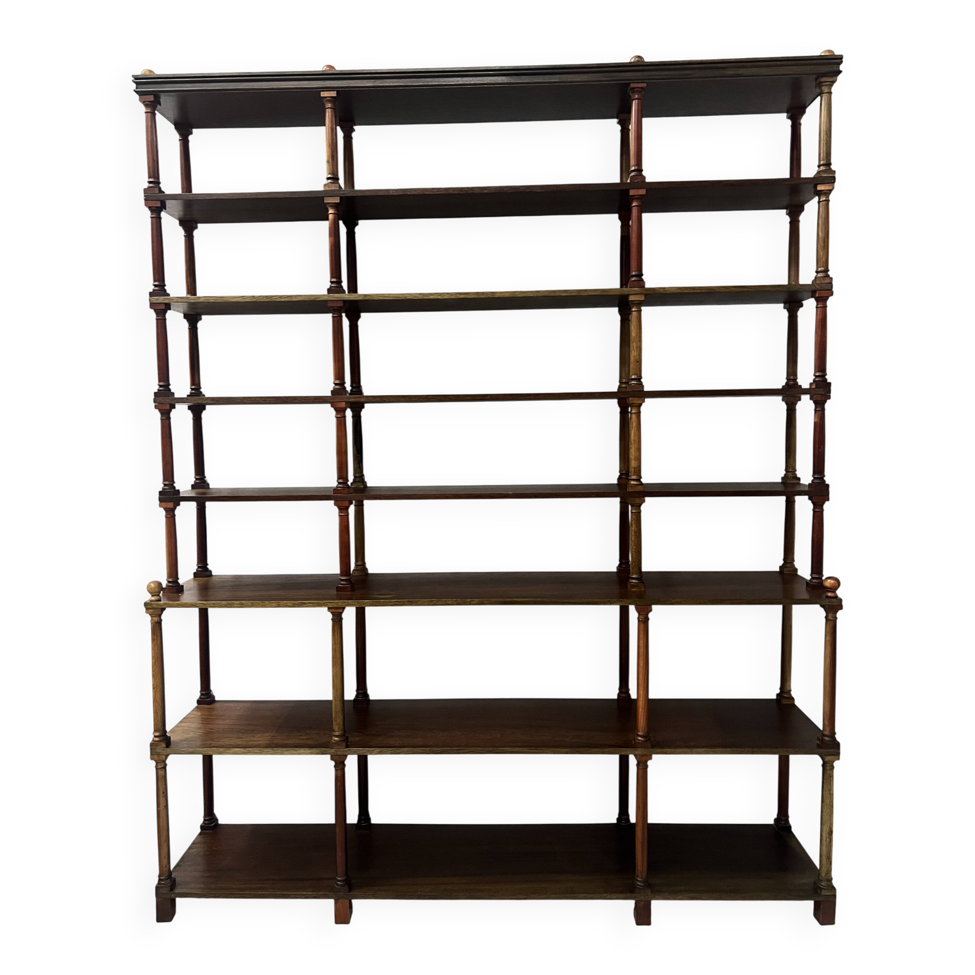 Library with a central wooden recess, 20th century.