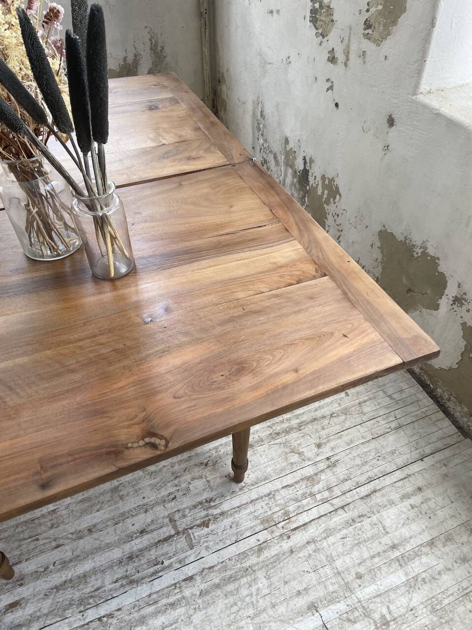 Table de ferme noyer plateau pivotable à allonges