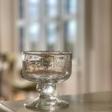 5 bubble glass cups.