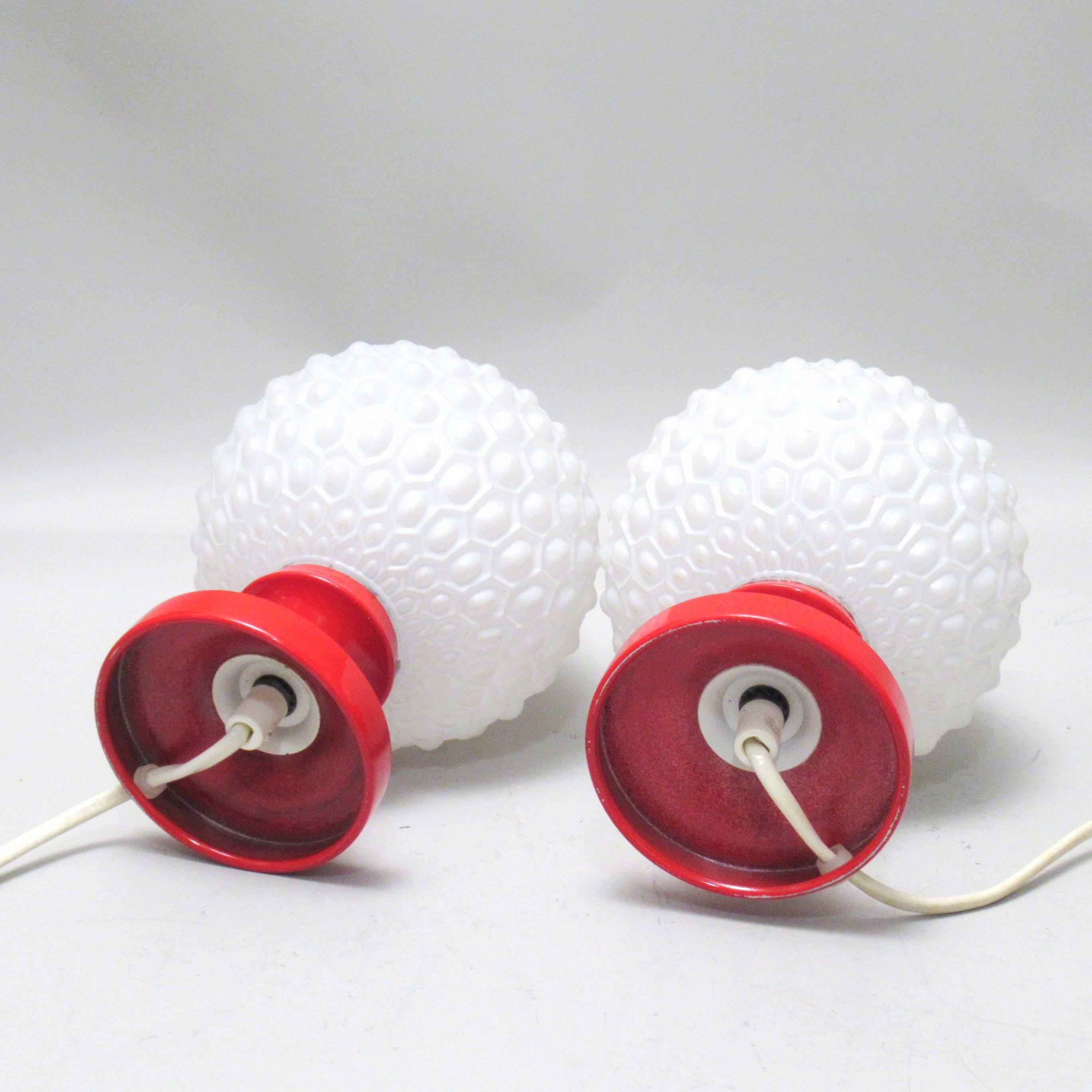 Paire de lampes boule rouge années 70