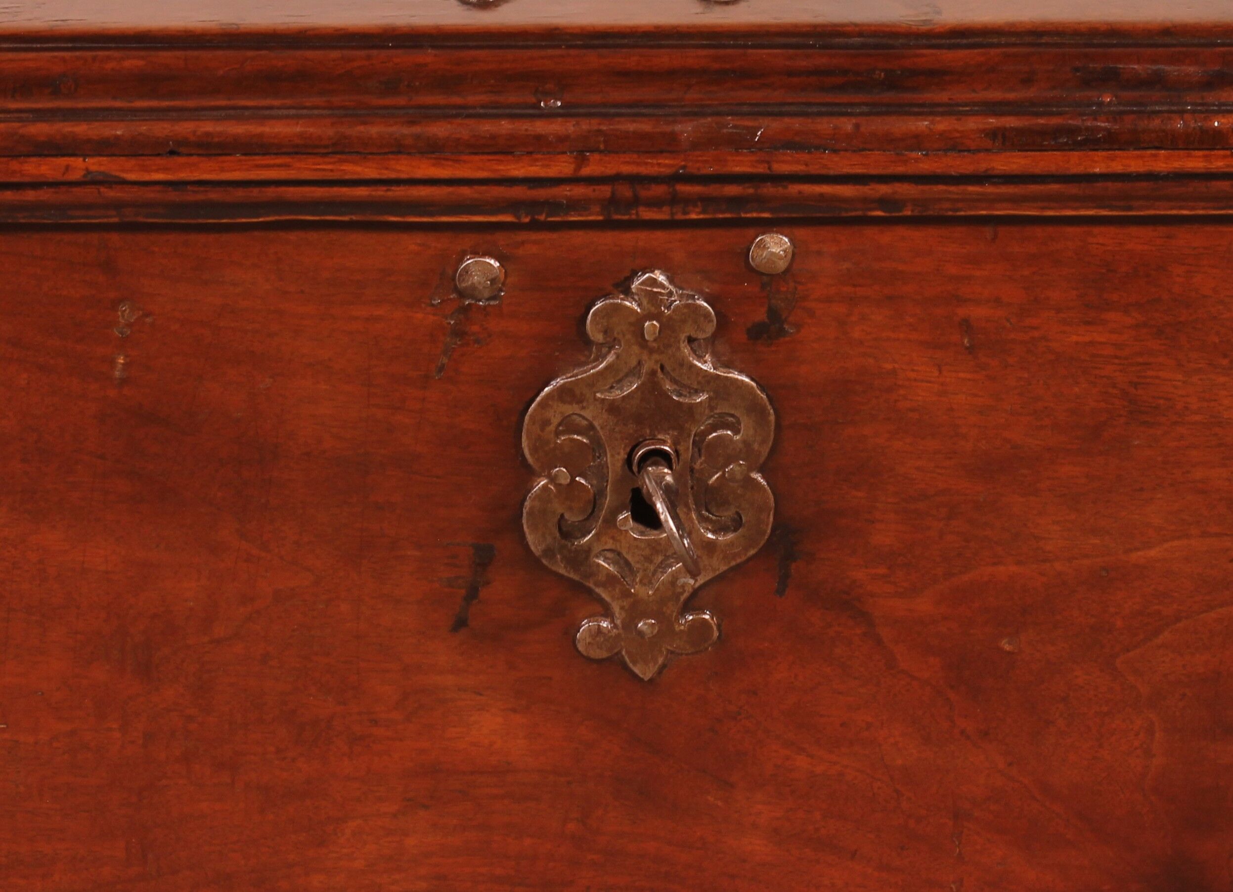 Spanish Renaissance chest in walnut - 16th century