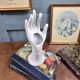 Main Baguier / Soliflore en porcelaine blanche