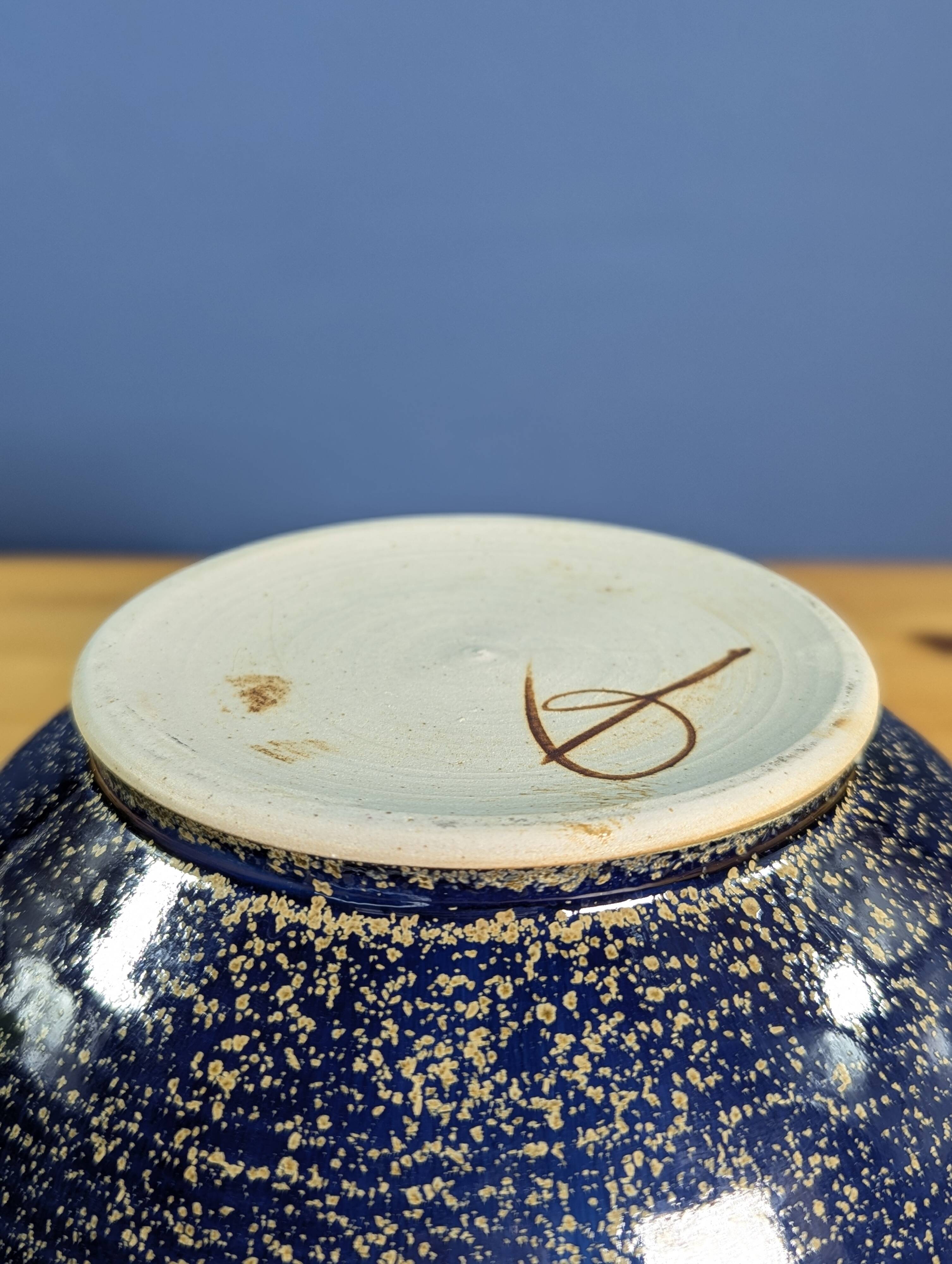 Grand Bol en Grès émaillé vernissé bleu marron signé diamètre 25cm