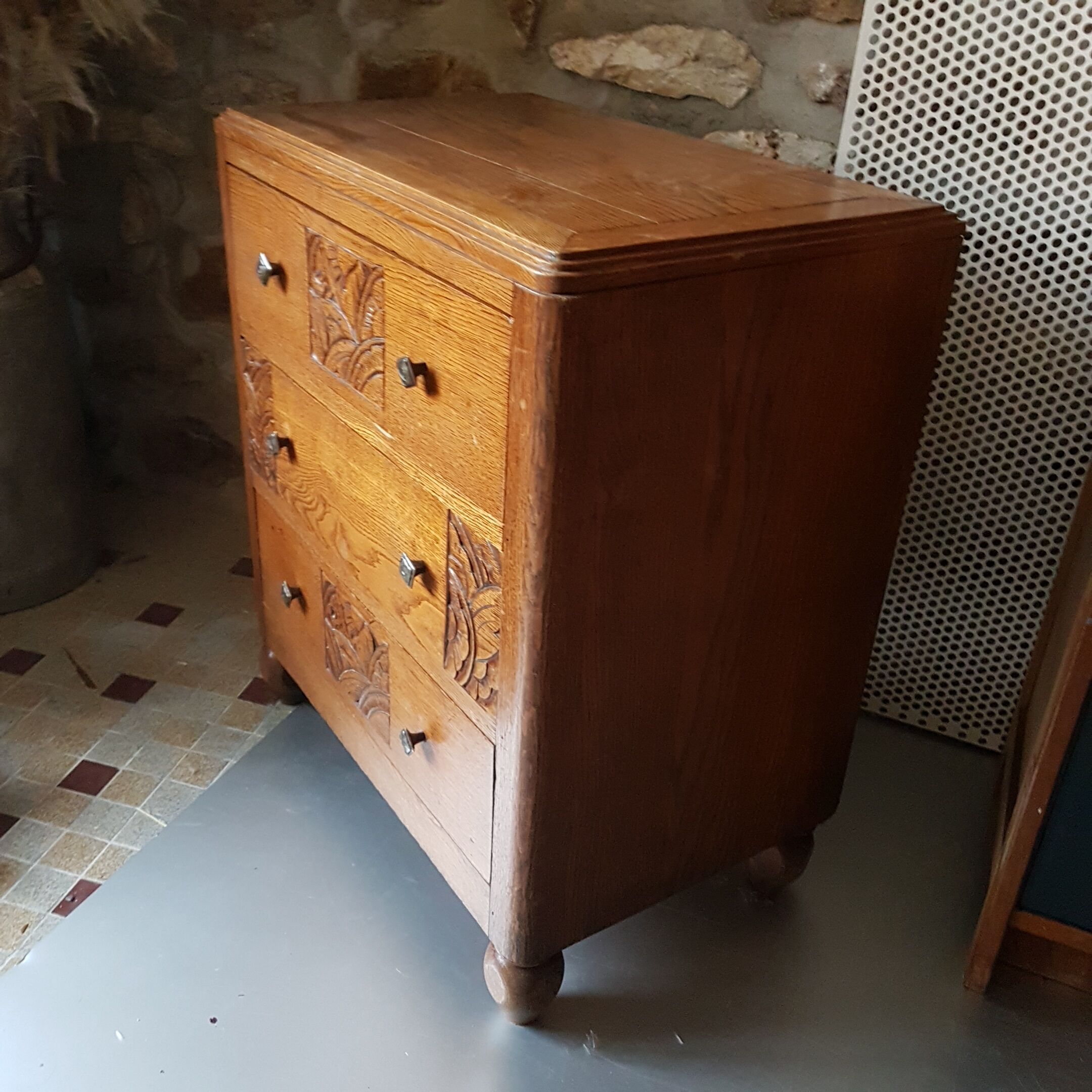 Chiffonnier art déco sculpté
