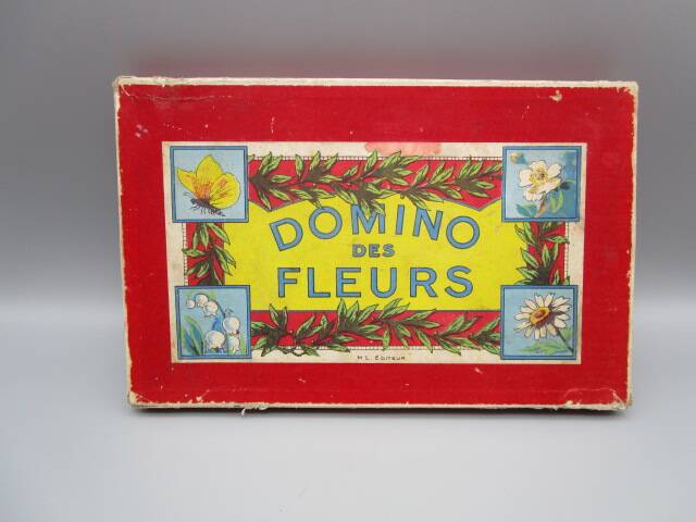 Ancient game “domino of flowers”