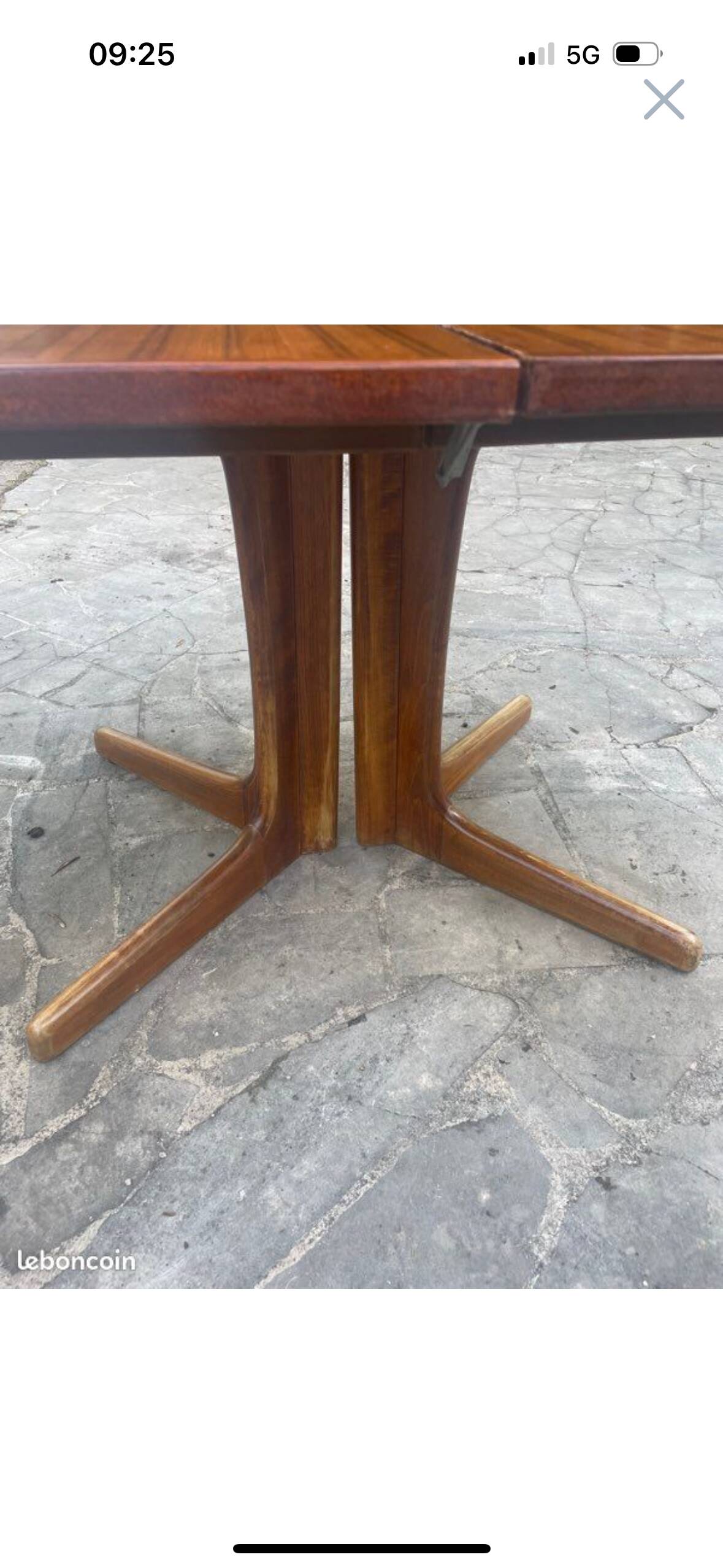 Baumann oval table