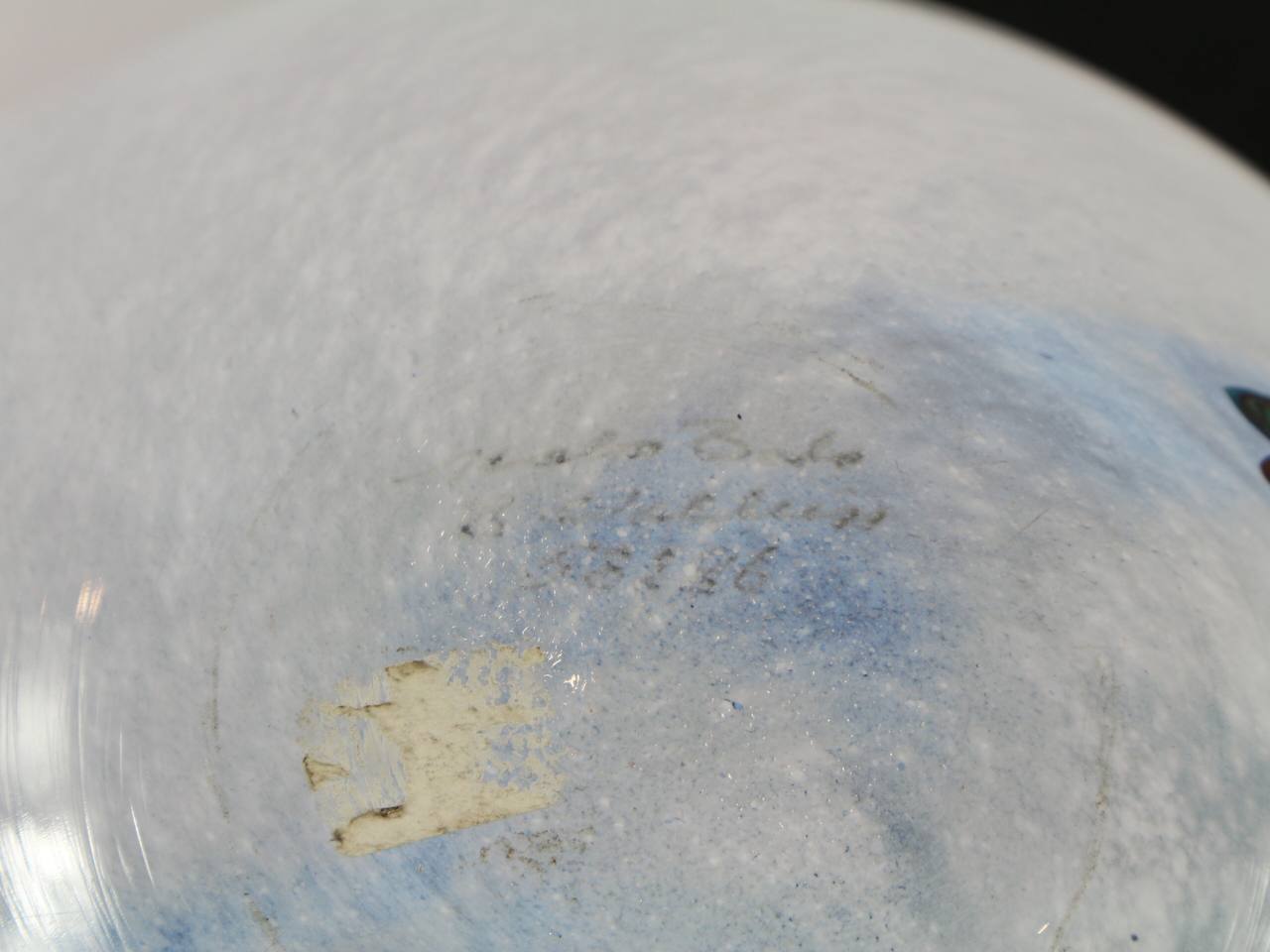 Kosta Boda bowl-centerpiece, 1980s / 90s, white with multicolor filaments.