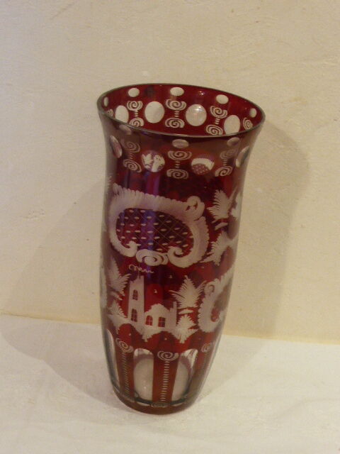 Large depoli glass vase and red glass, Christmas ambience motifs