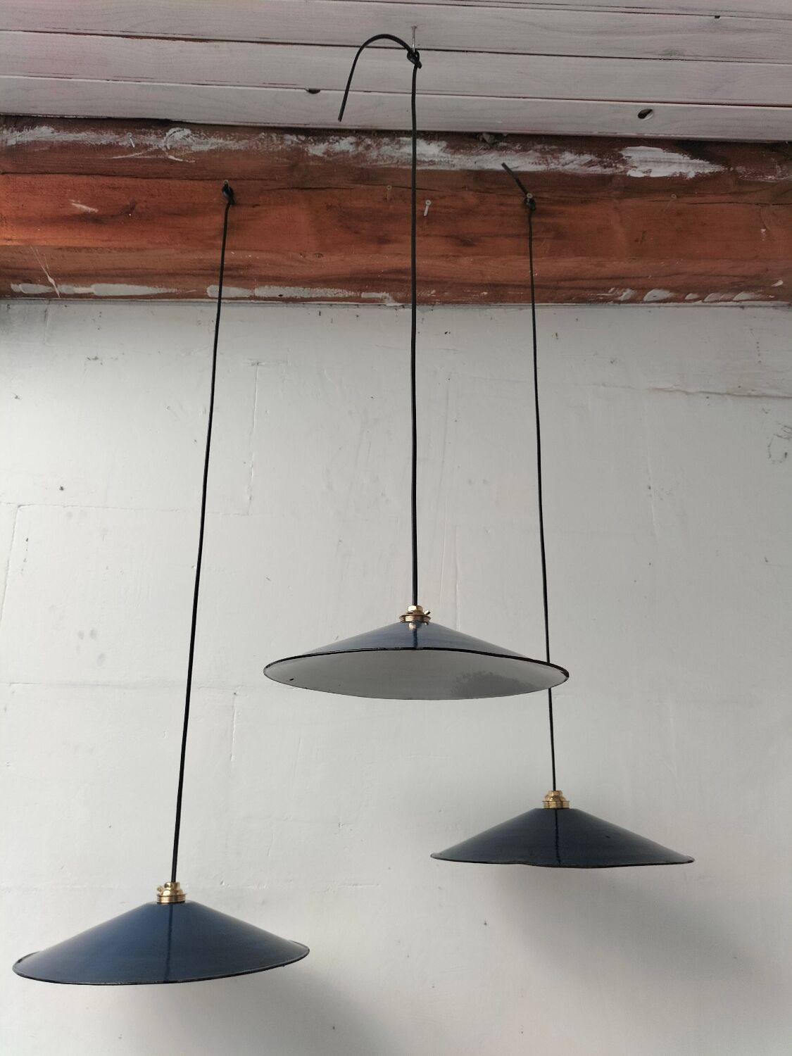 Suspensions in blue enamelled sheets