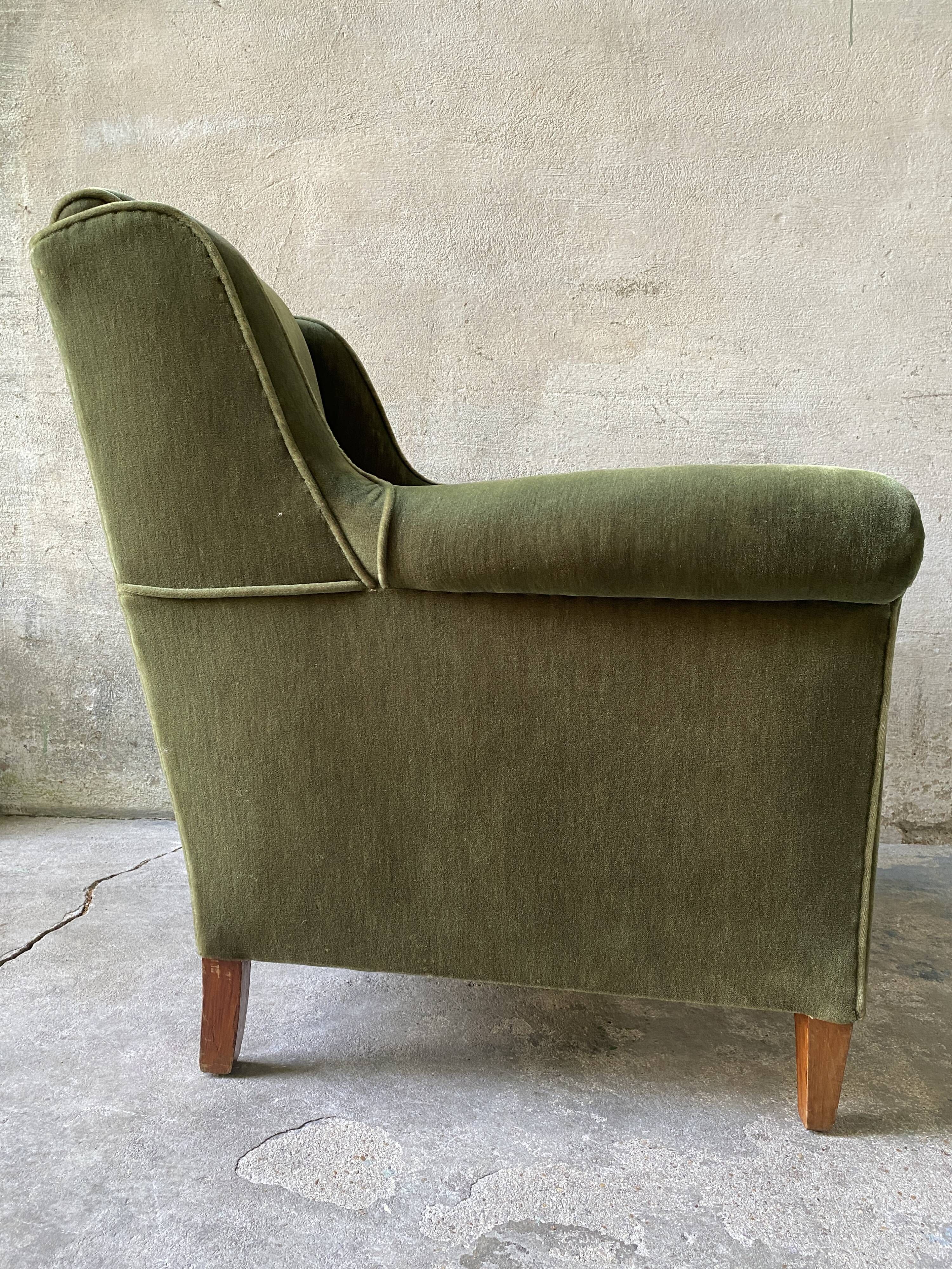 Vintage club armchair in green/khaki velvet fabric