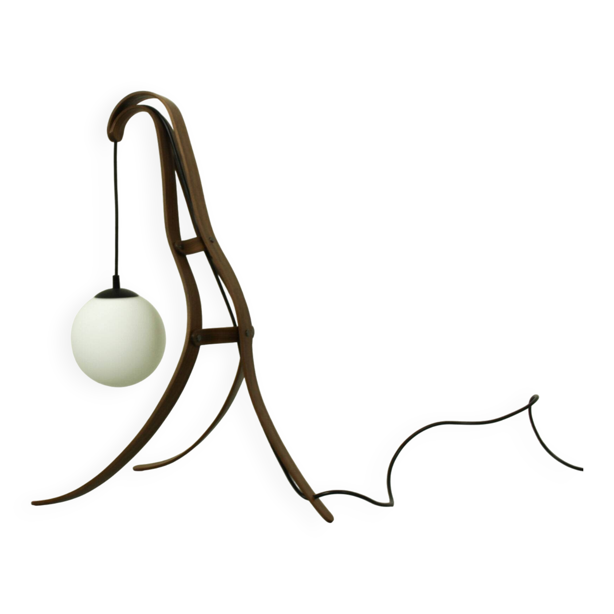 Sculptural table lamp with globe