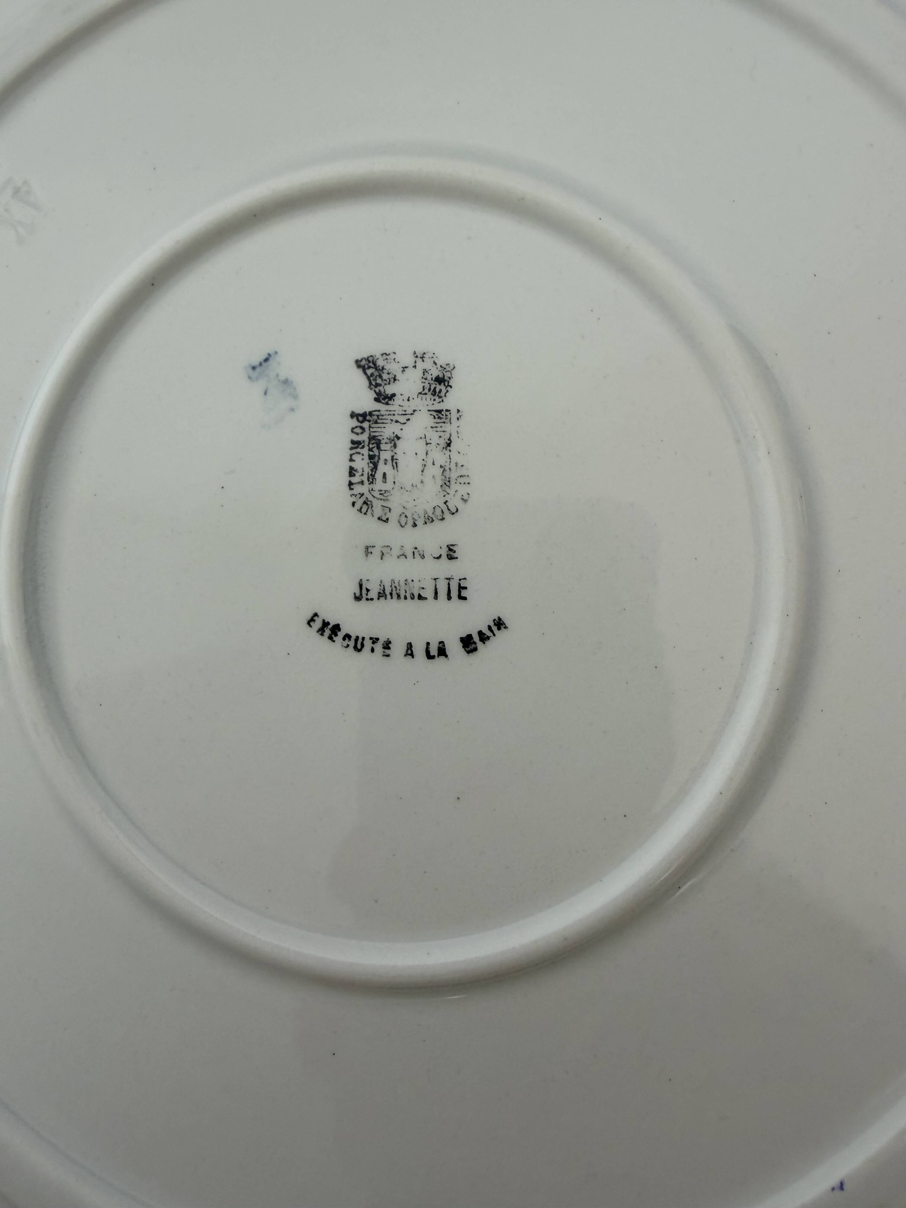 Vintage round plate from Gien model Jeannette 231110.