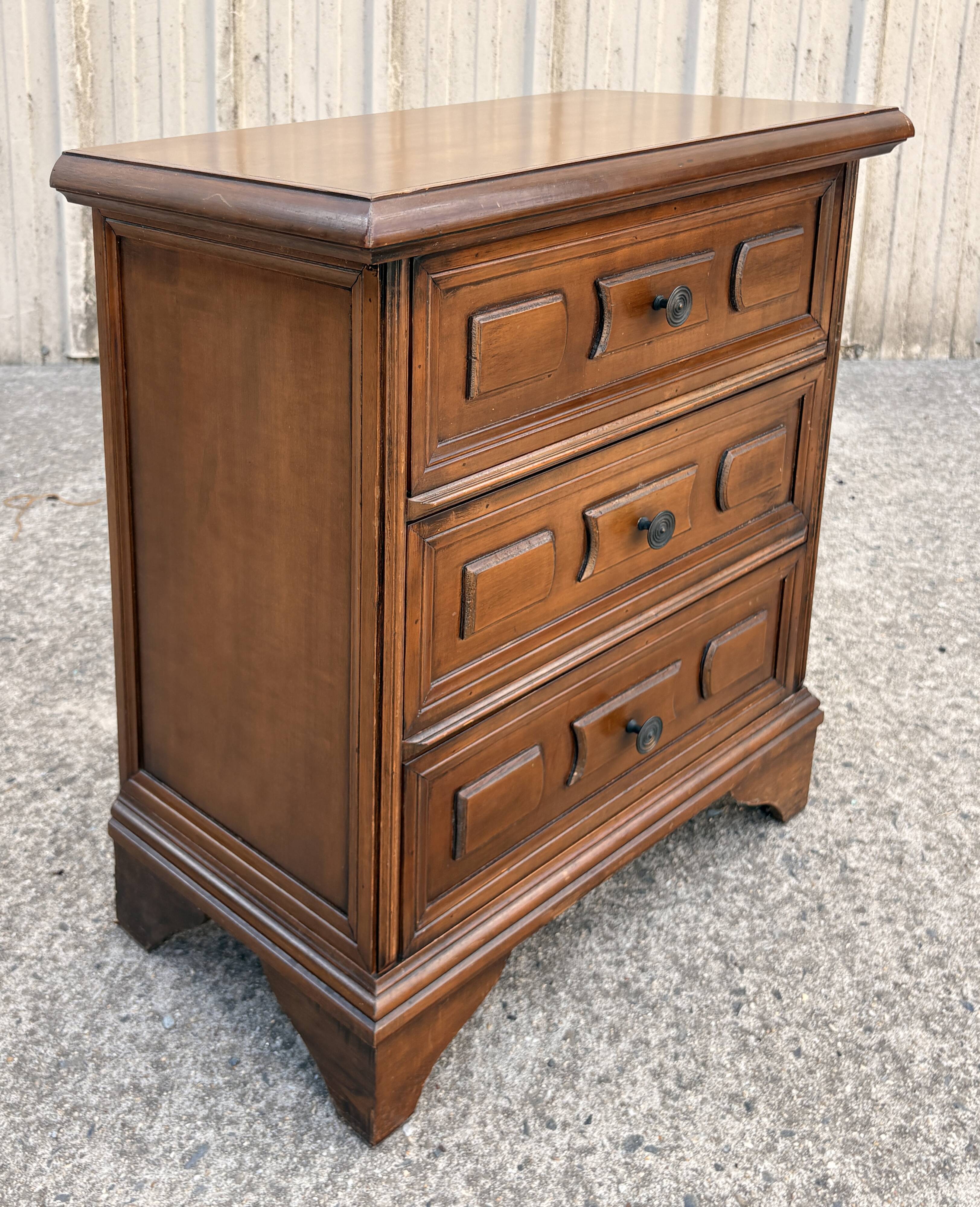 Vintage bedside cabinet with three drawers in moulded wood, Louis XV style.
