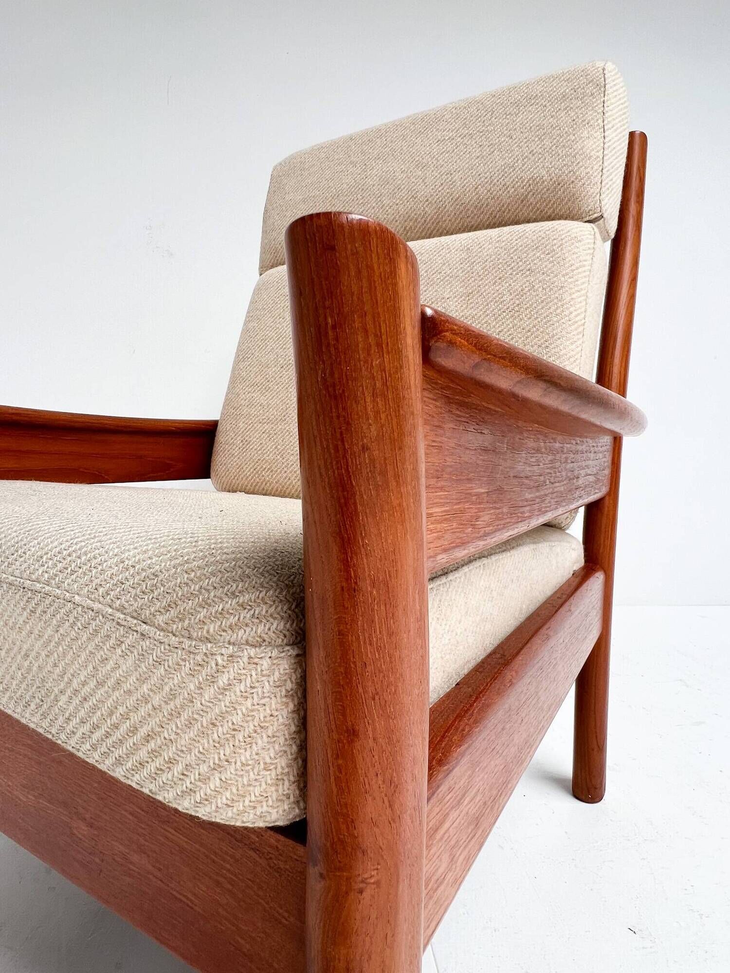 Set of men's and women's armchairs by Dyrlund (2 chairs), 1960s