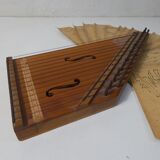Old zither with 17 scores