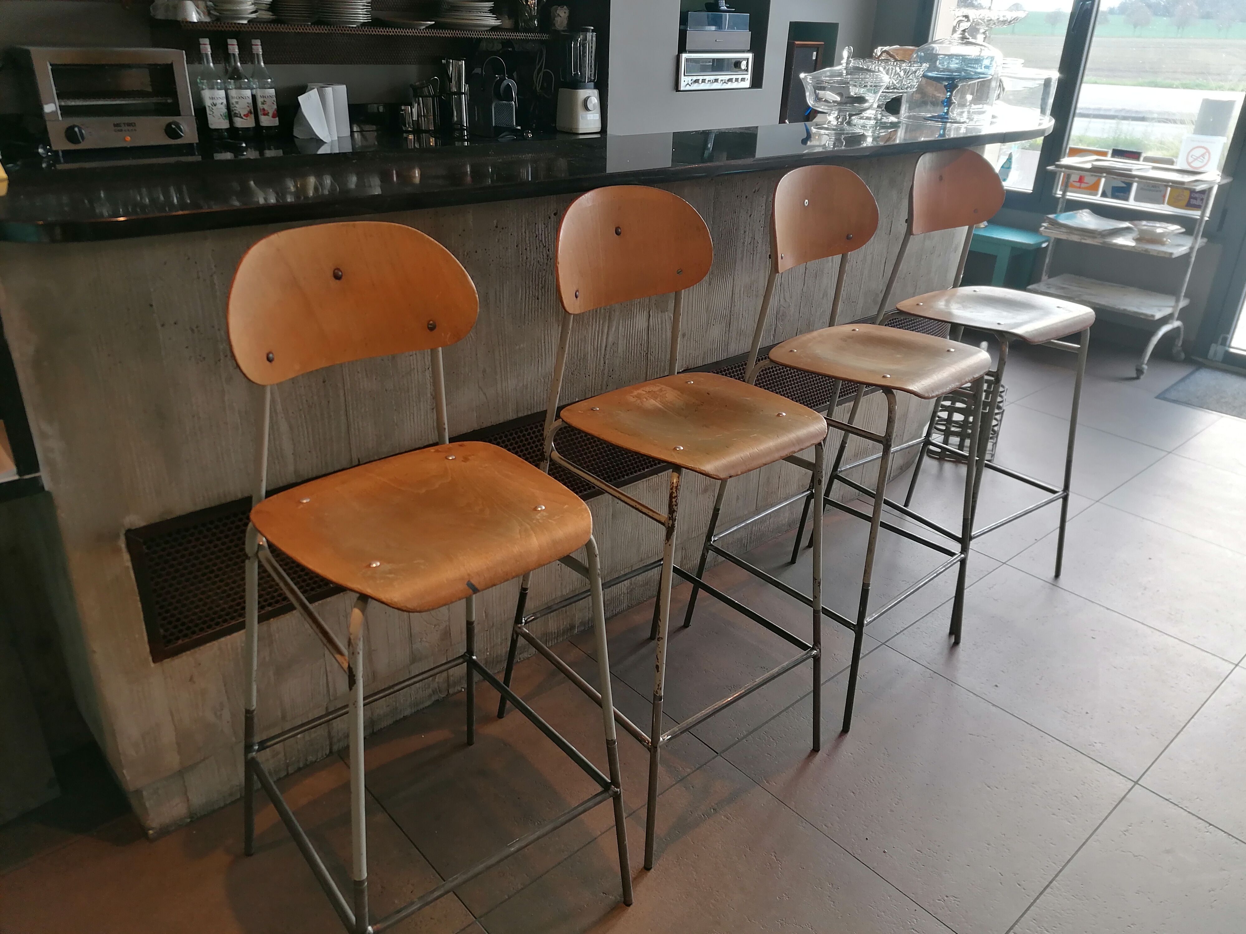 Set of 4 bar stools