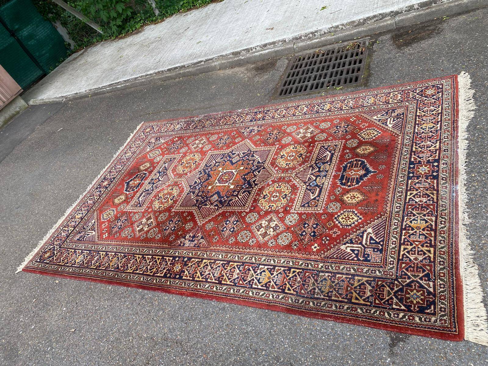 Burgundy wool Persian rug from Romania 200x300cm