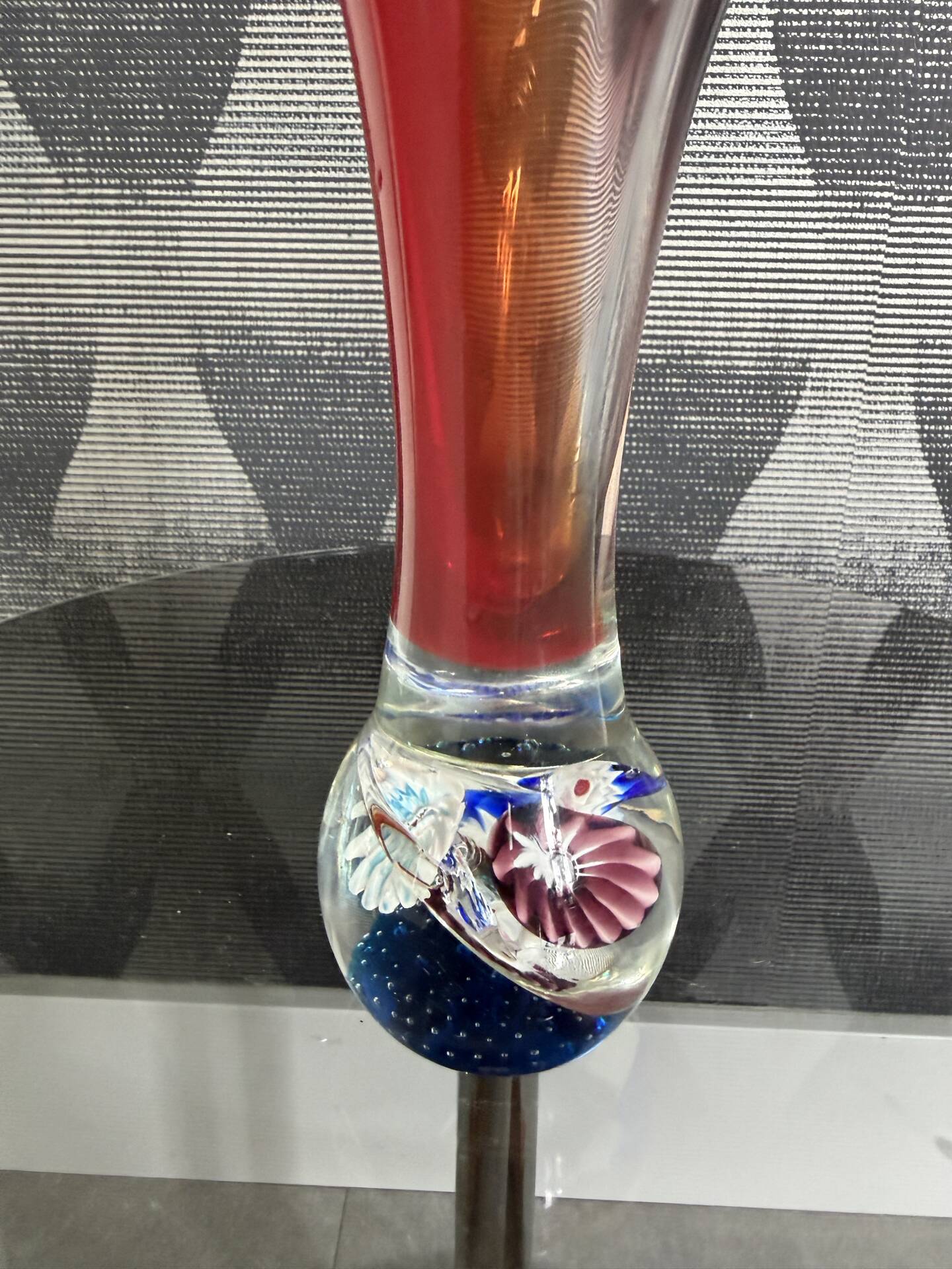 Vintage Murano tulip vase with sulphur base (1960)