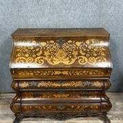 Holland 18th century: Scribanne chest of drawers with curved shape in molded wood