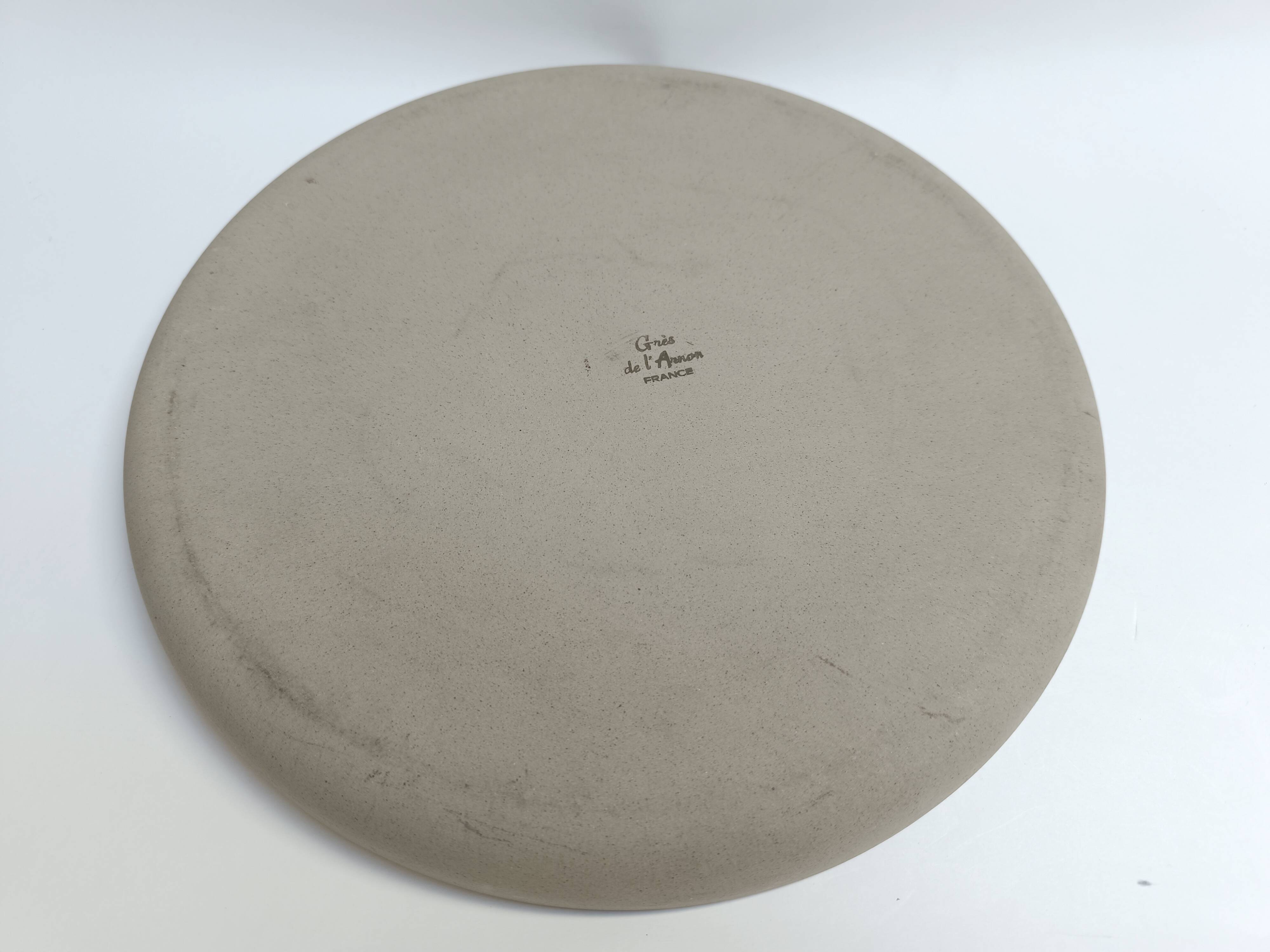 Arnon stoneware round serving dish