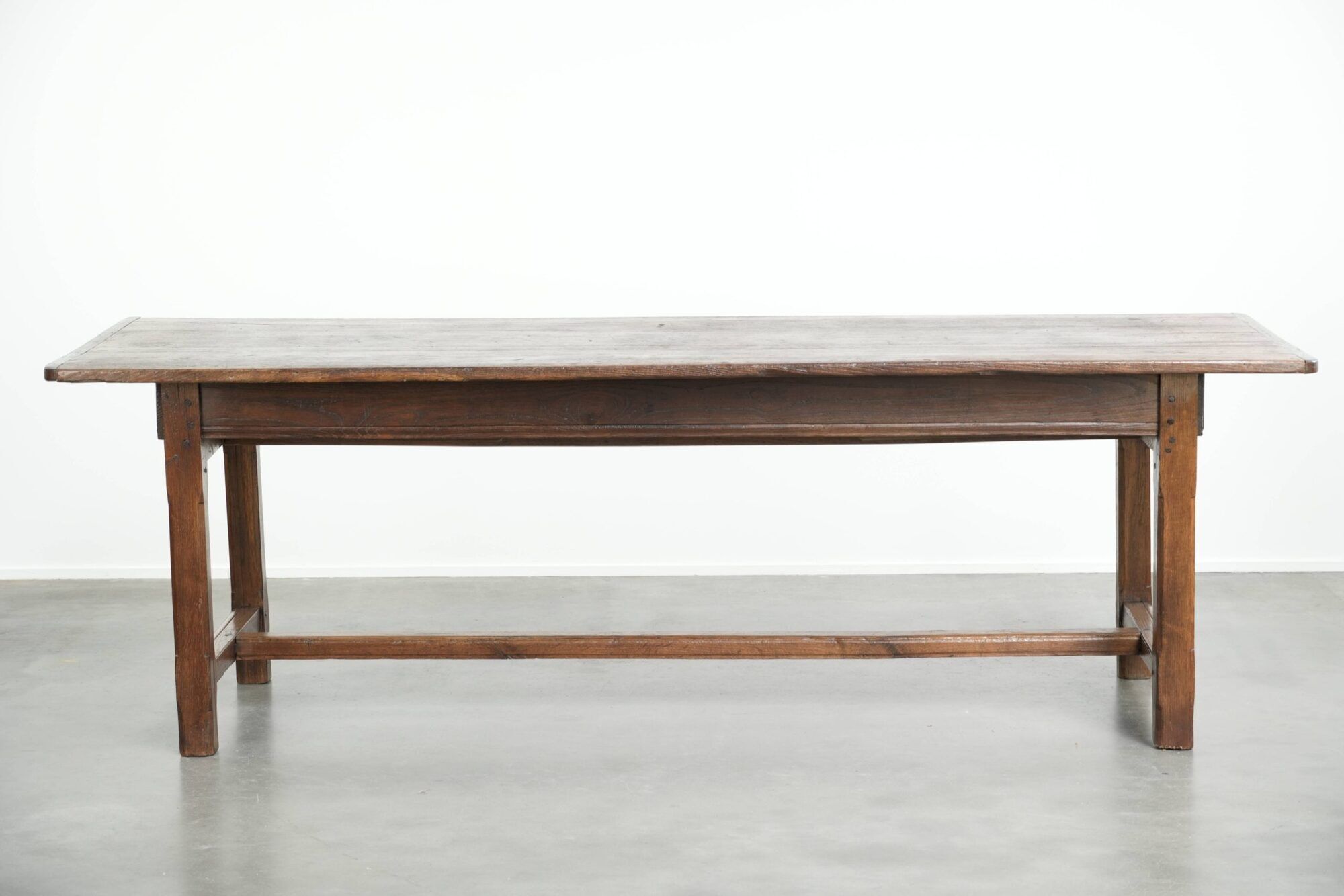 Antique oak dining table from the 18th century for 6 to 8 people