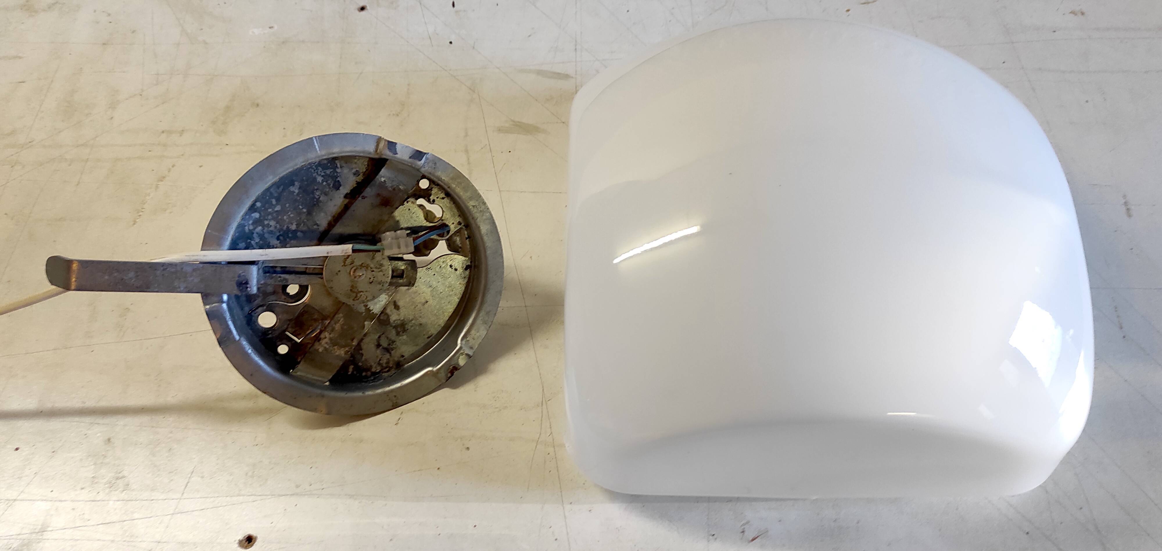 Plafonnier ou applique globe opaline carré 25 cm - mid. XXème