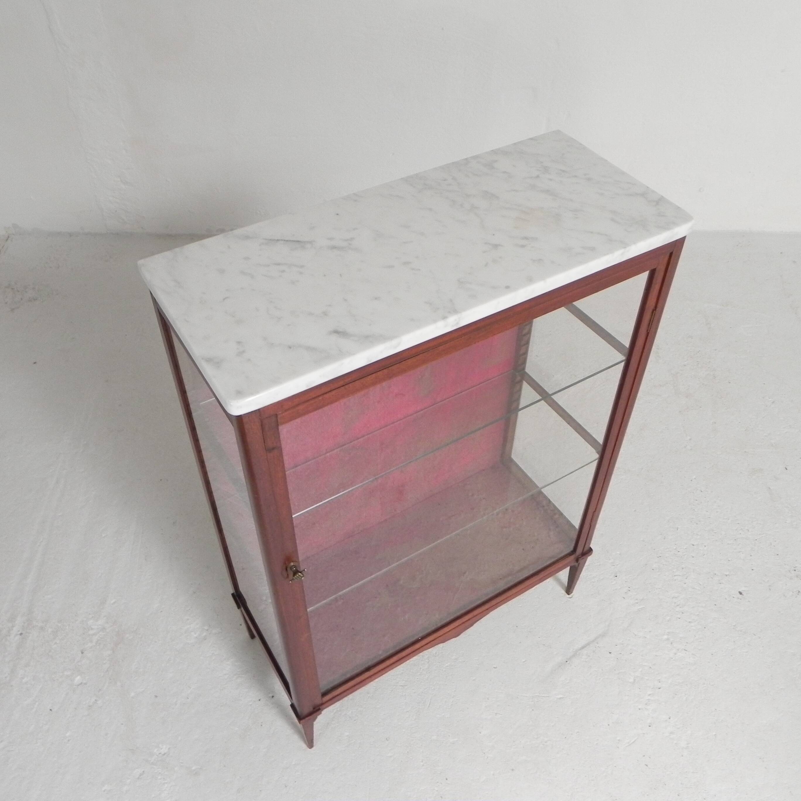 Mahogany display cabinet with marble top, 1920s