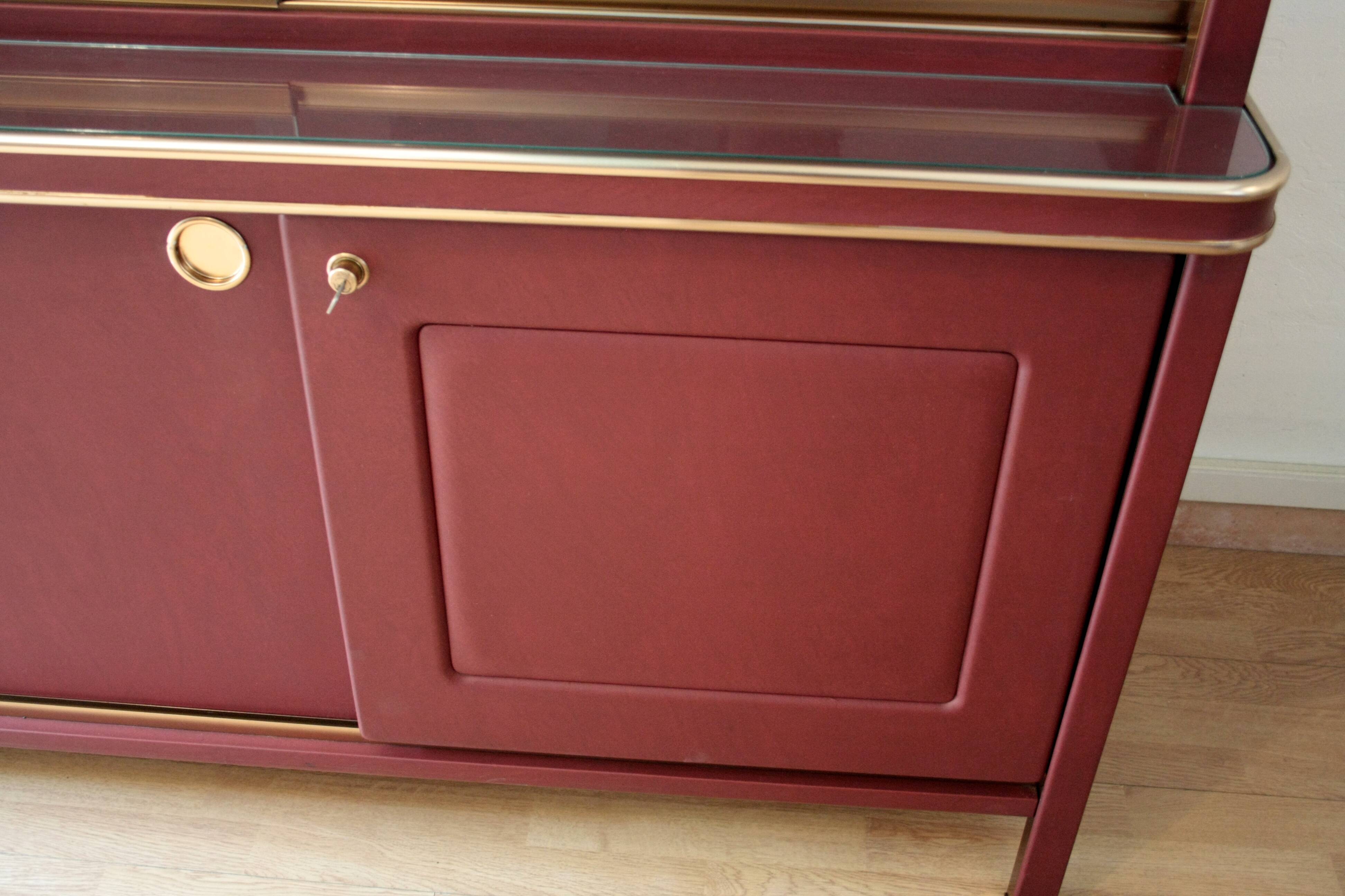 Crédence ou bibliothèque à deux sections recouverte de similicuir couleur Bordeaux