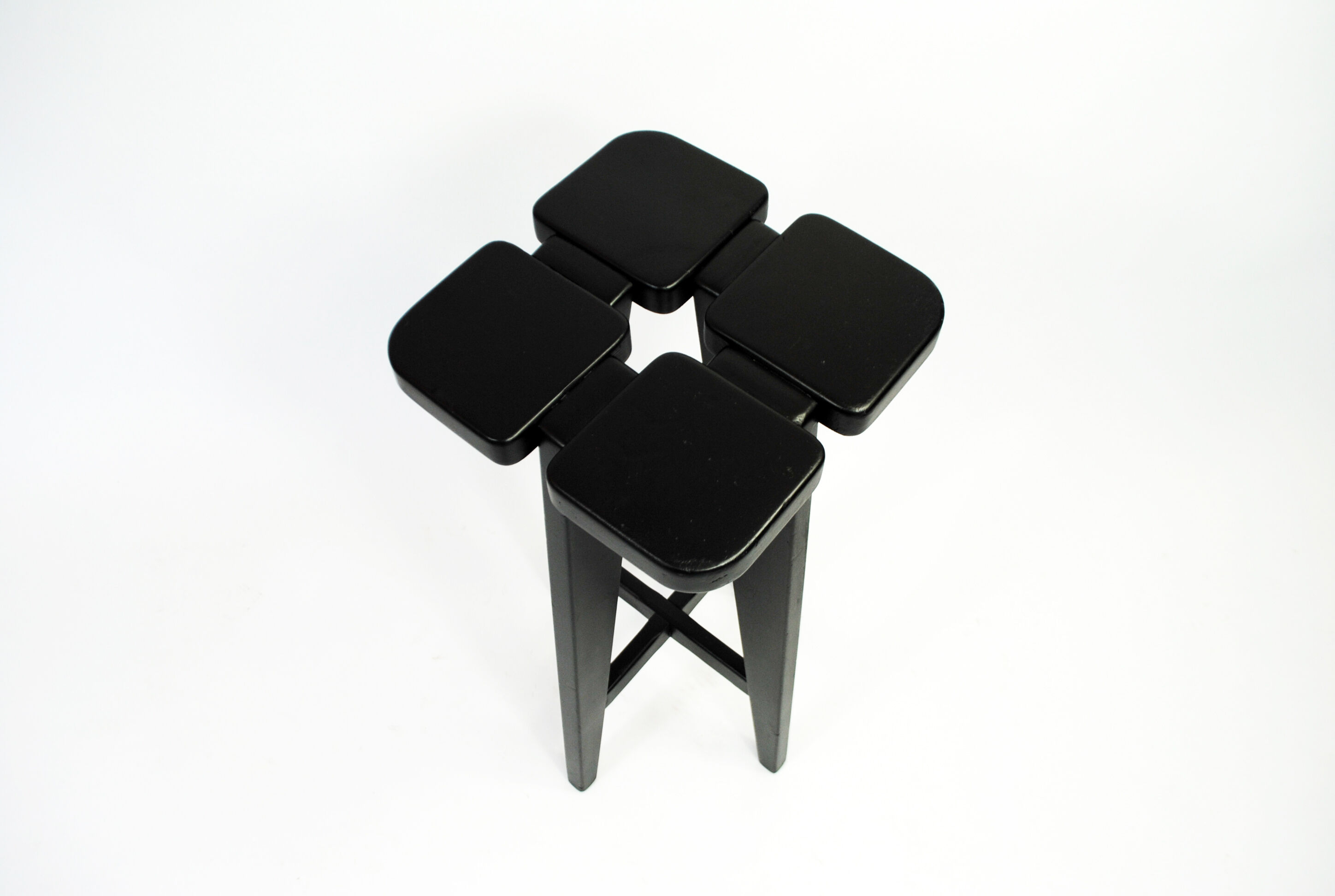 Apila barstool