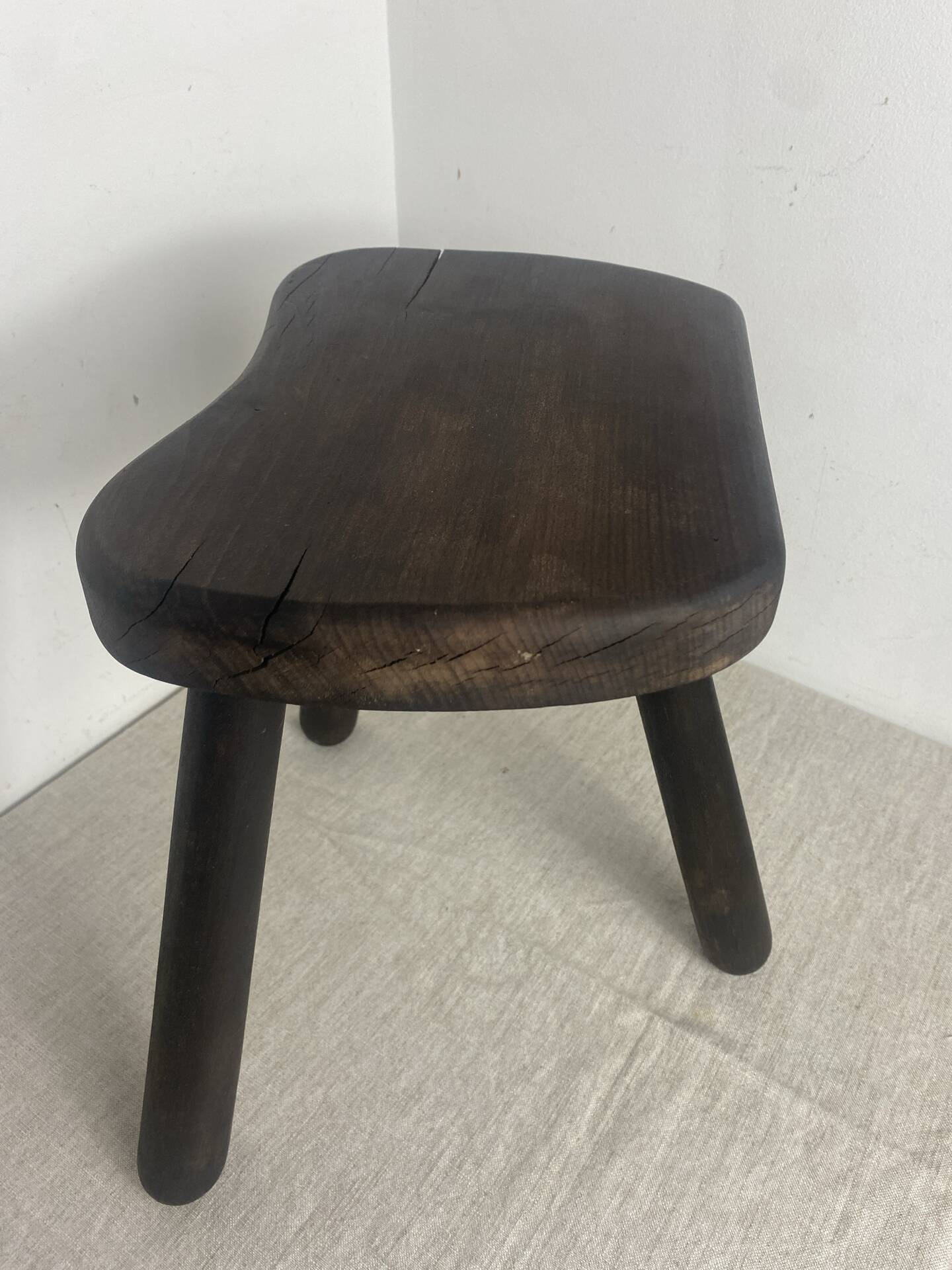 Low tripod stool in wood 🪵
