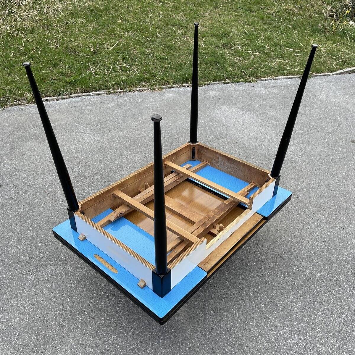 Italian dining table and 4 chairs by Salvarani, 1950s, set of 5.