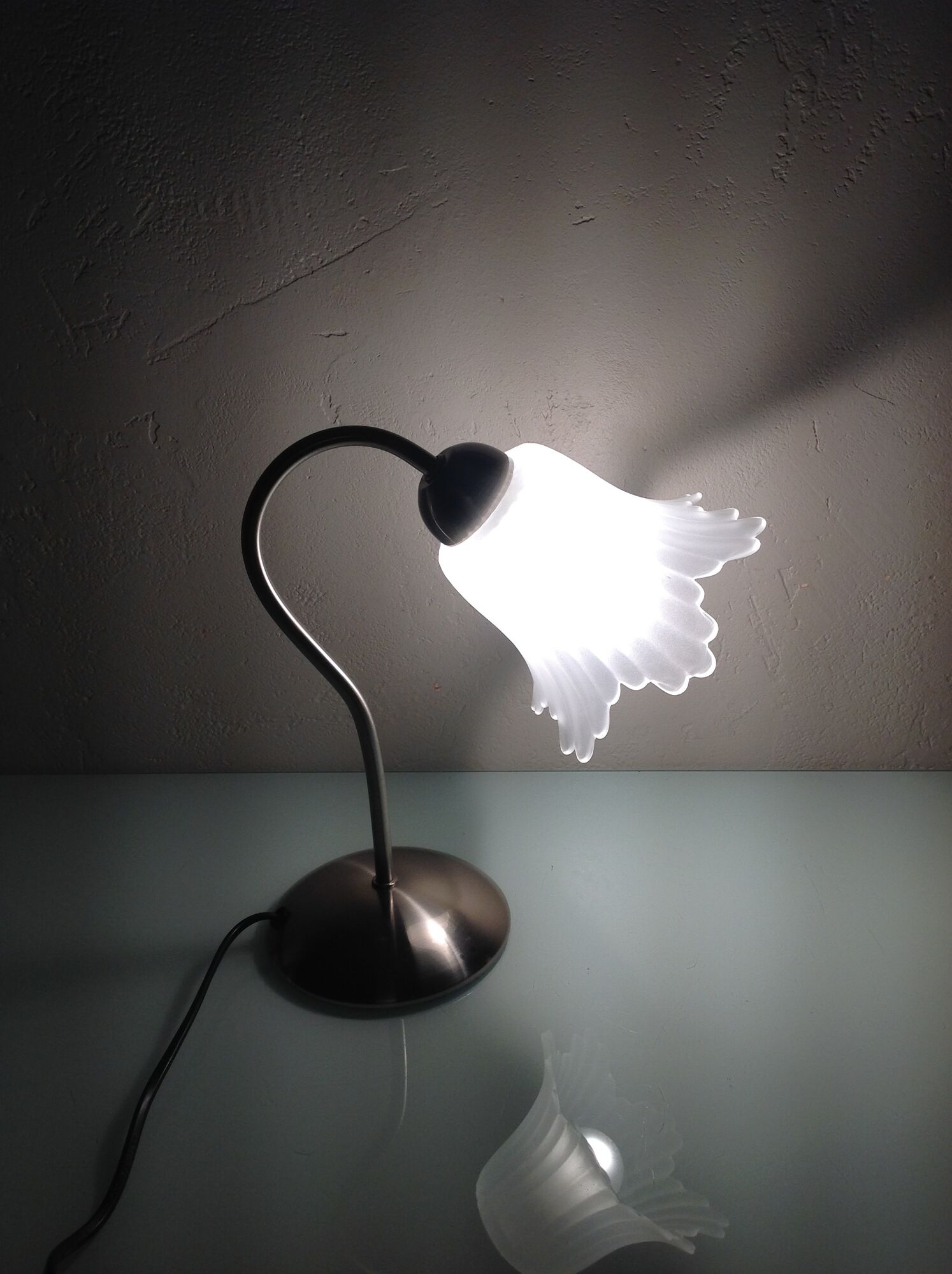 Bedside lamp in metal and frosted glass art deco style