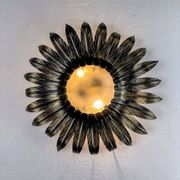 Plafonnier en fer doré à feuillage en rayons de soleil espagnol, années 1960.