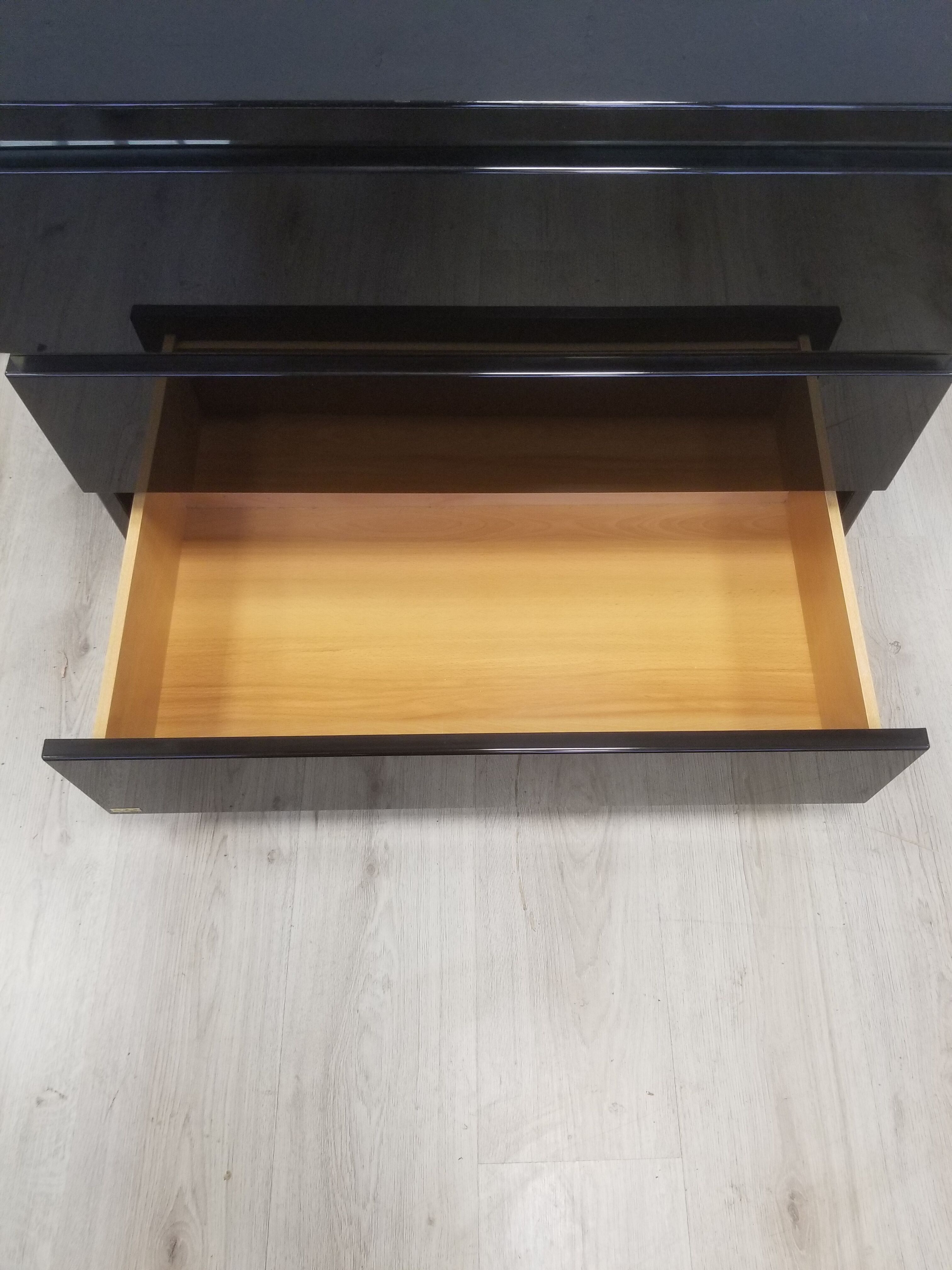 Eric Maville dresser