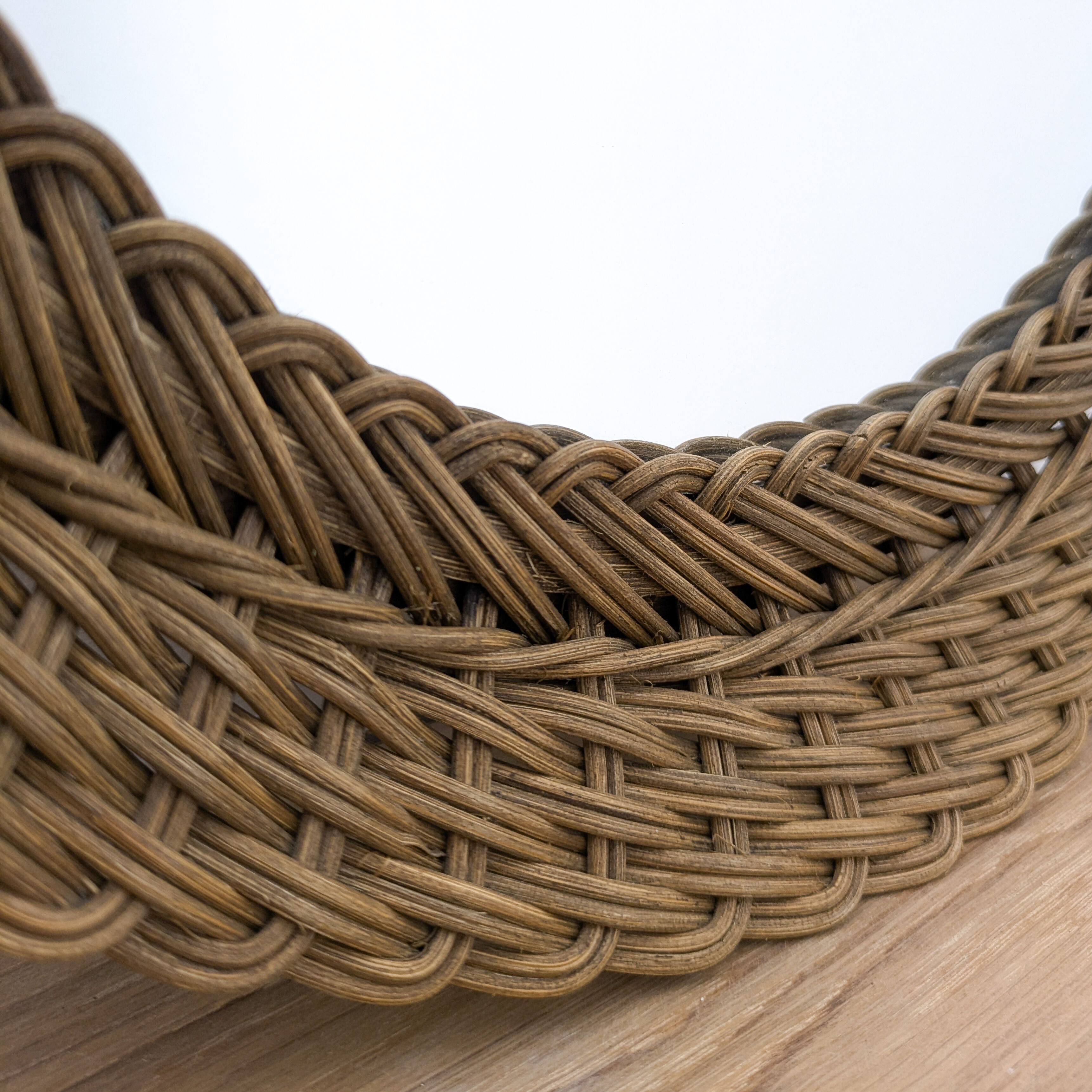 Miroir vintage ovale en osier tressé style bohème