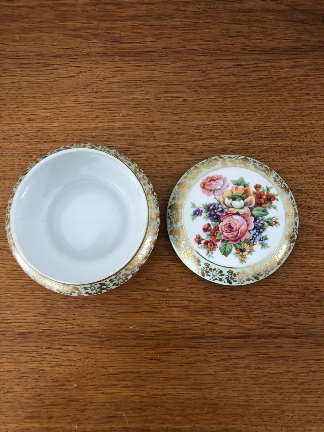 Vintage jewelry box in Limoges porcelain flowers and gilding