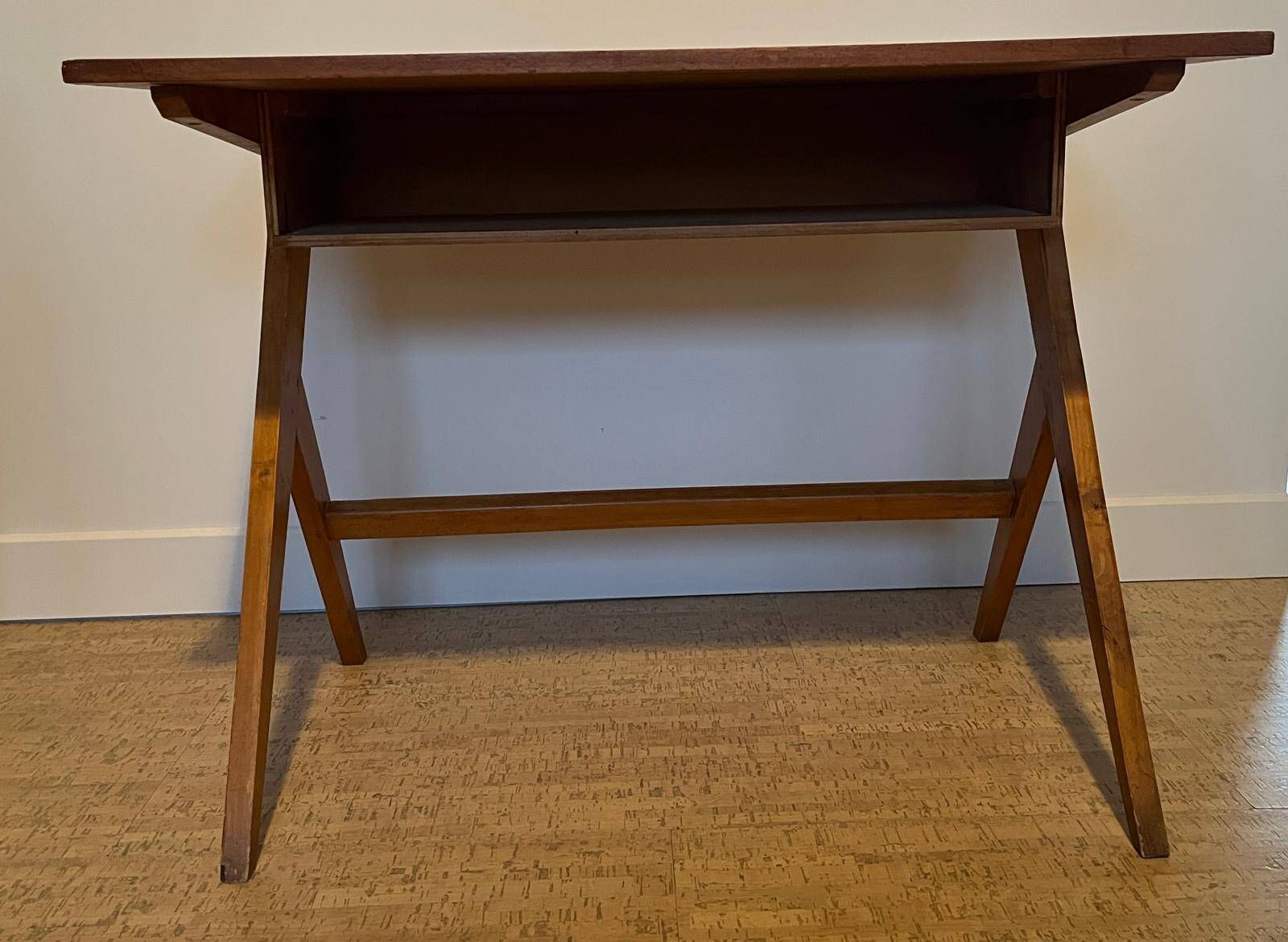 Child's desk compass foot