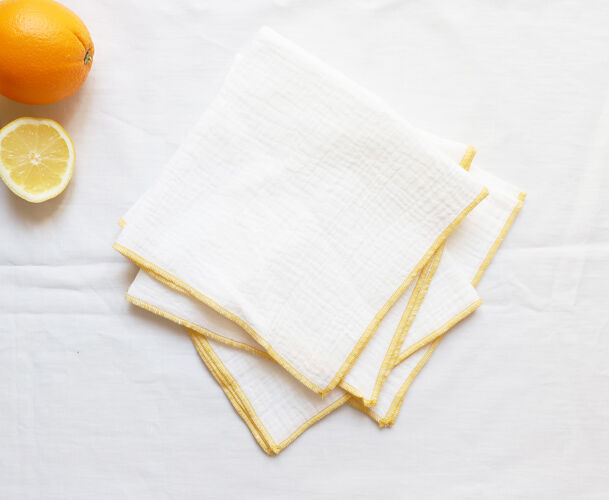Nappe et serviettes en gaze de coton upcyclées blanches