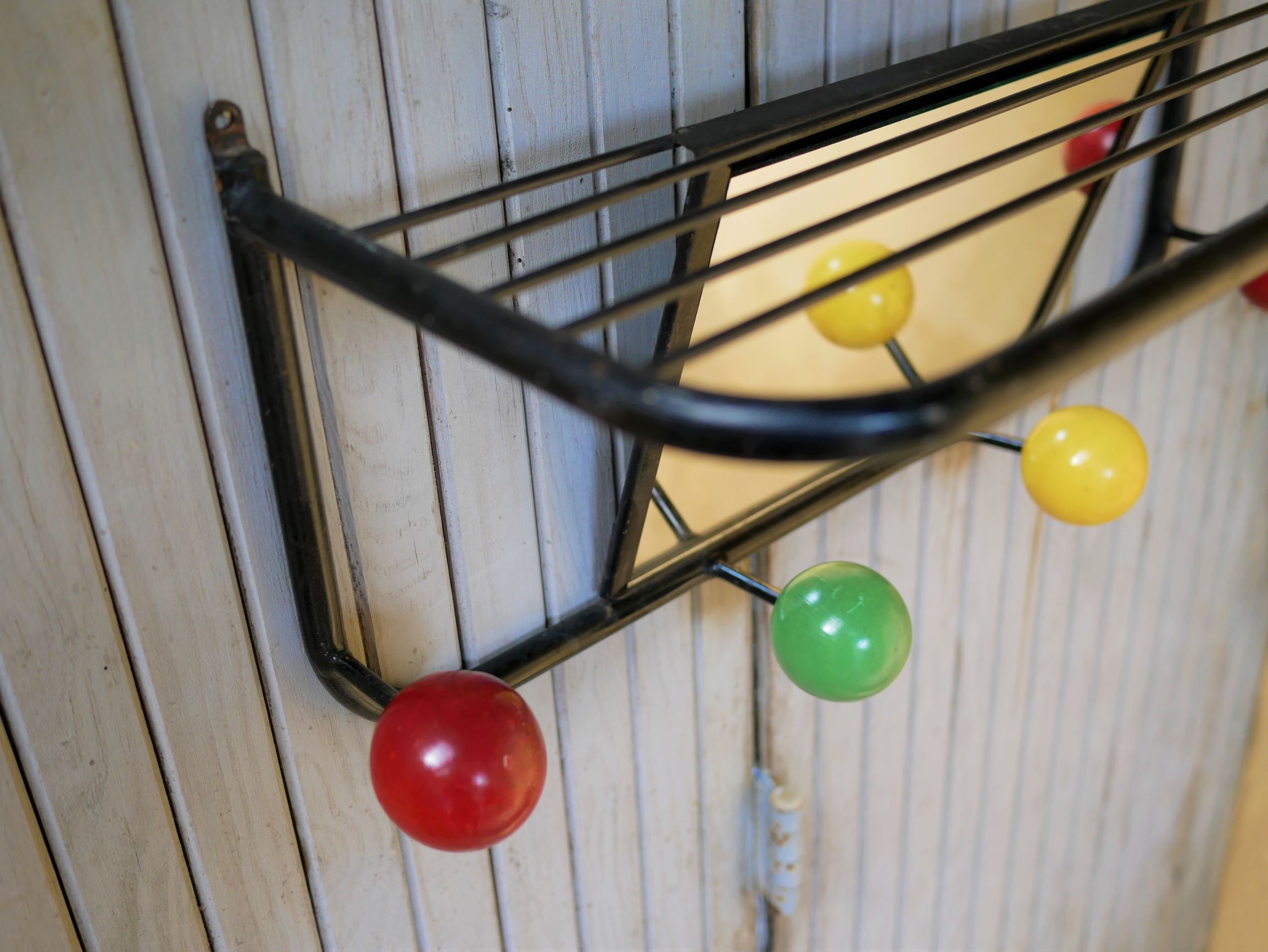 Vintage wall coat holder with 4 coloured balls, mirror and shelf