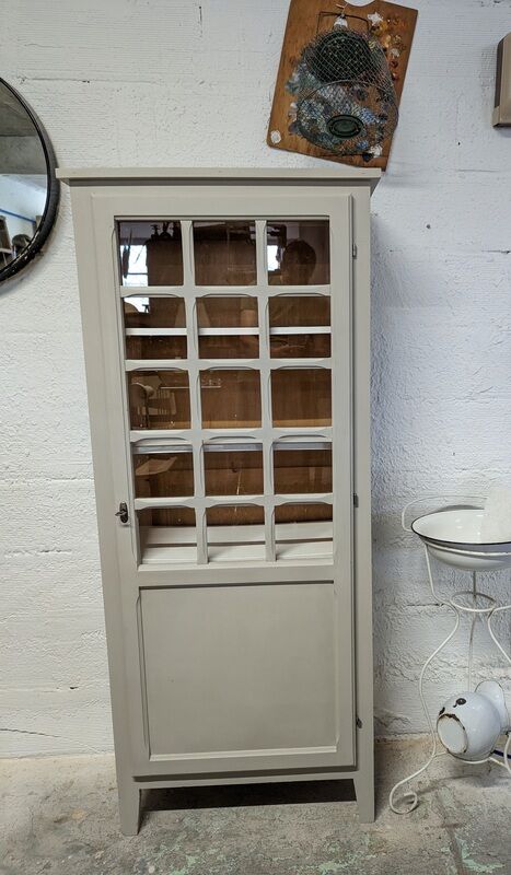 Parisian showcase cabinet