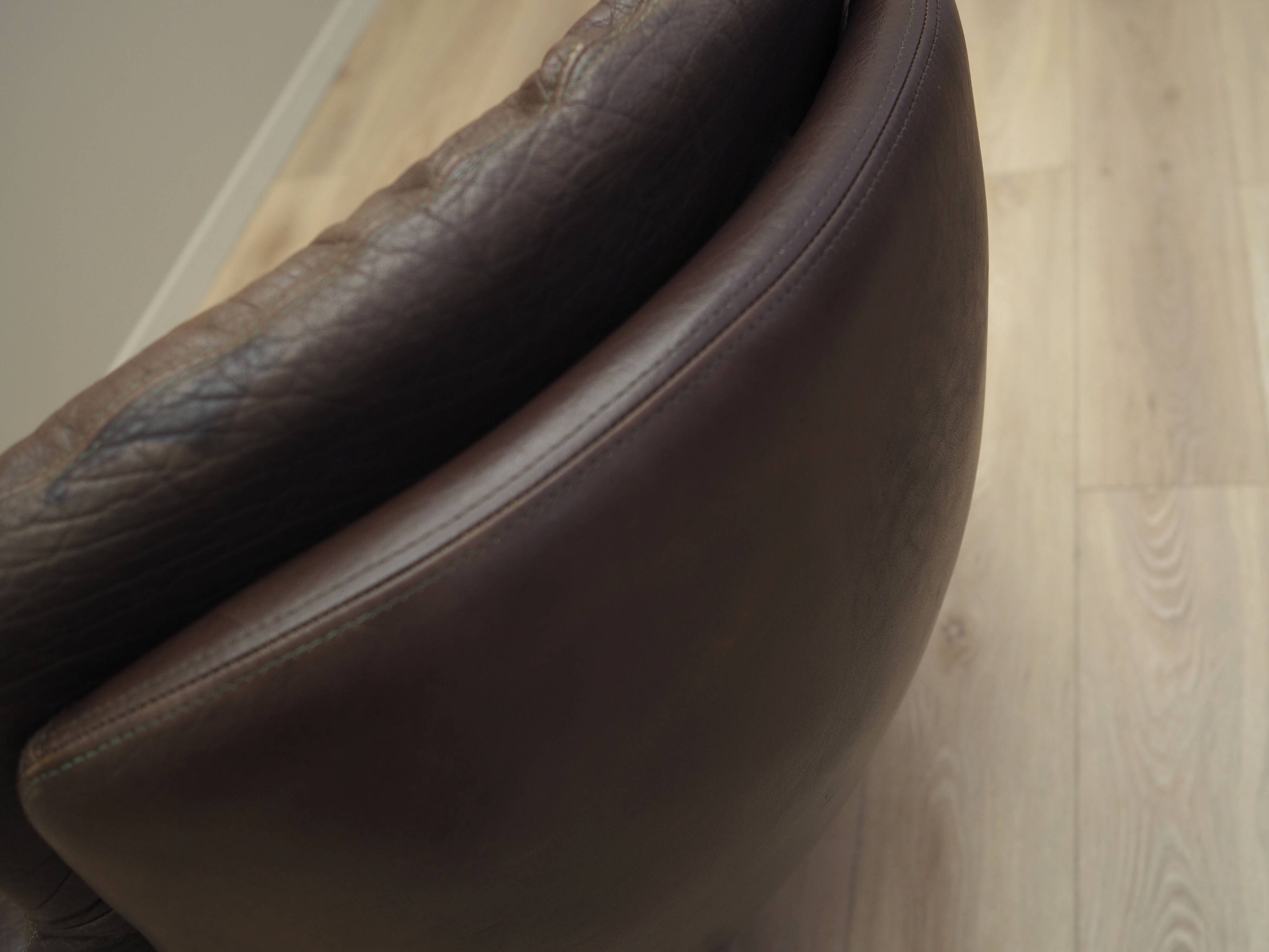 Leather swivel armchair, Danish design, 1960s, designer: H.W. Klein, manufa
