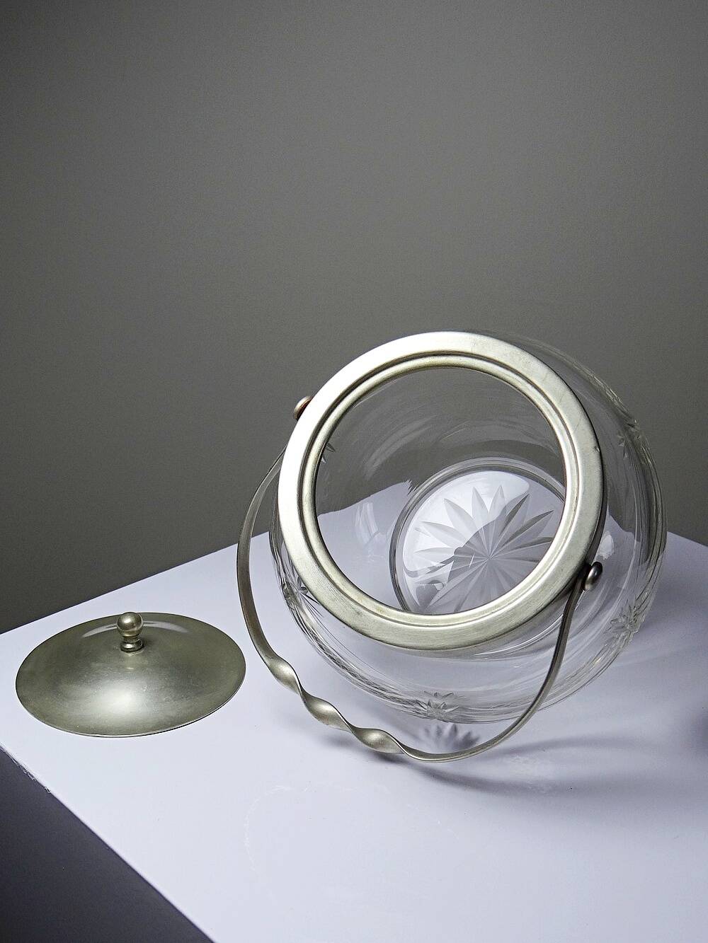 Pot/bowl with a bubble design, antique engraved crystal from Bohemia and silver-plated metal, 1920-1940.