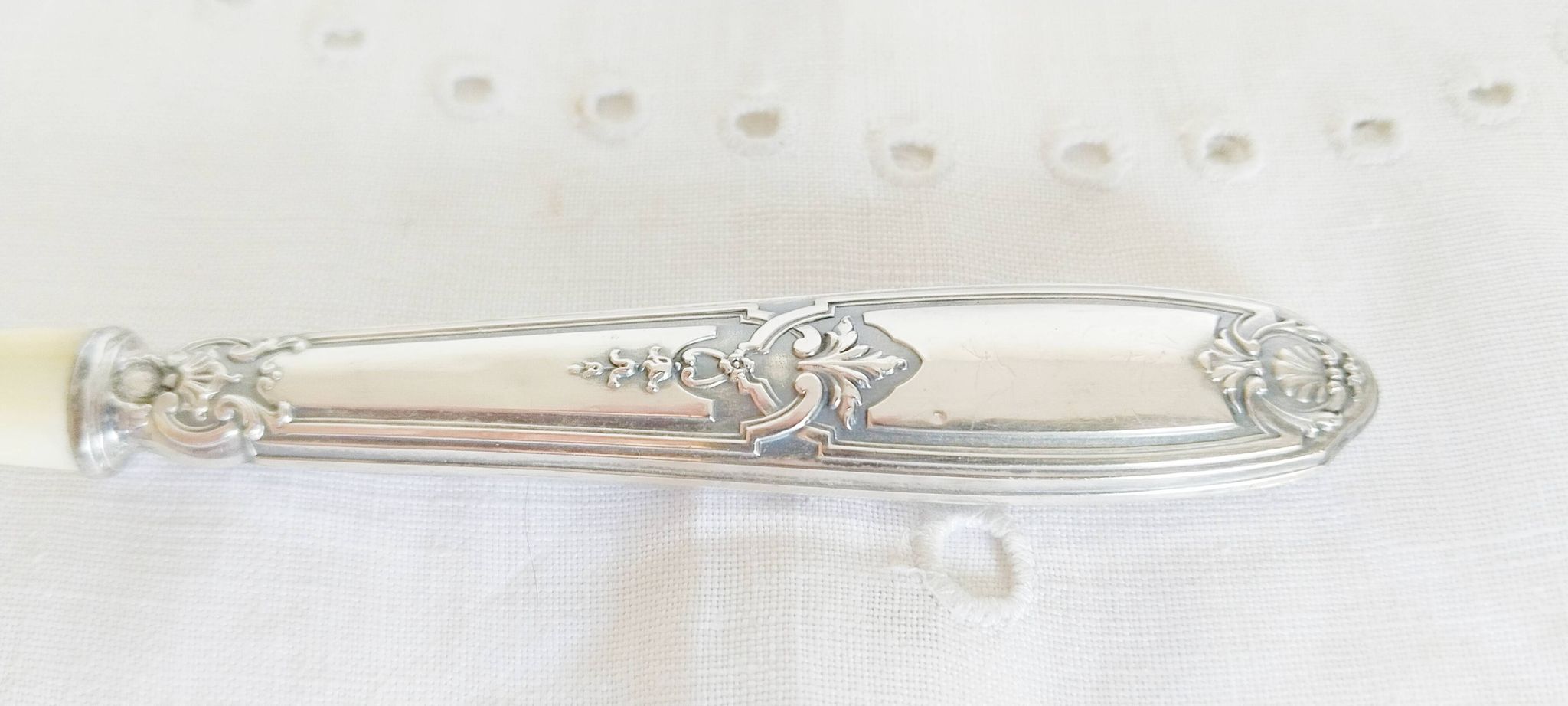 Silver and "horn" porridge spoon