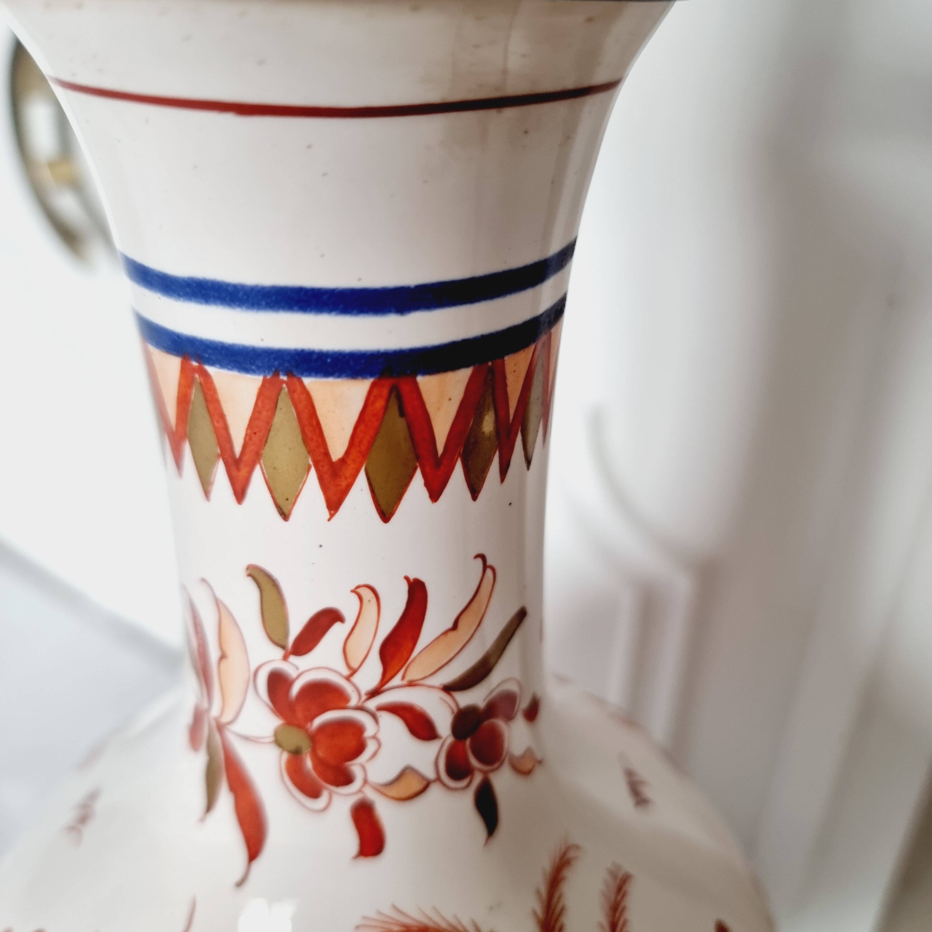 Lampe à gaz électrifiée en porcelaine chinoise peinte à la main