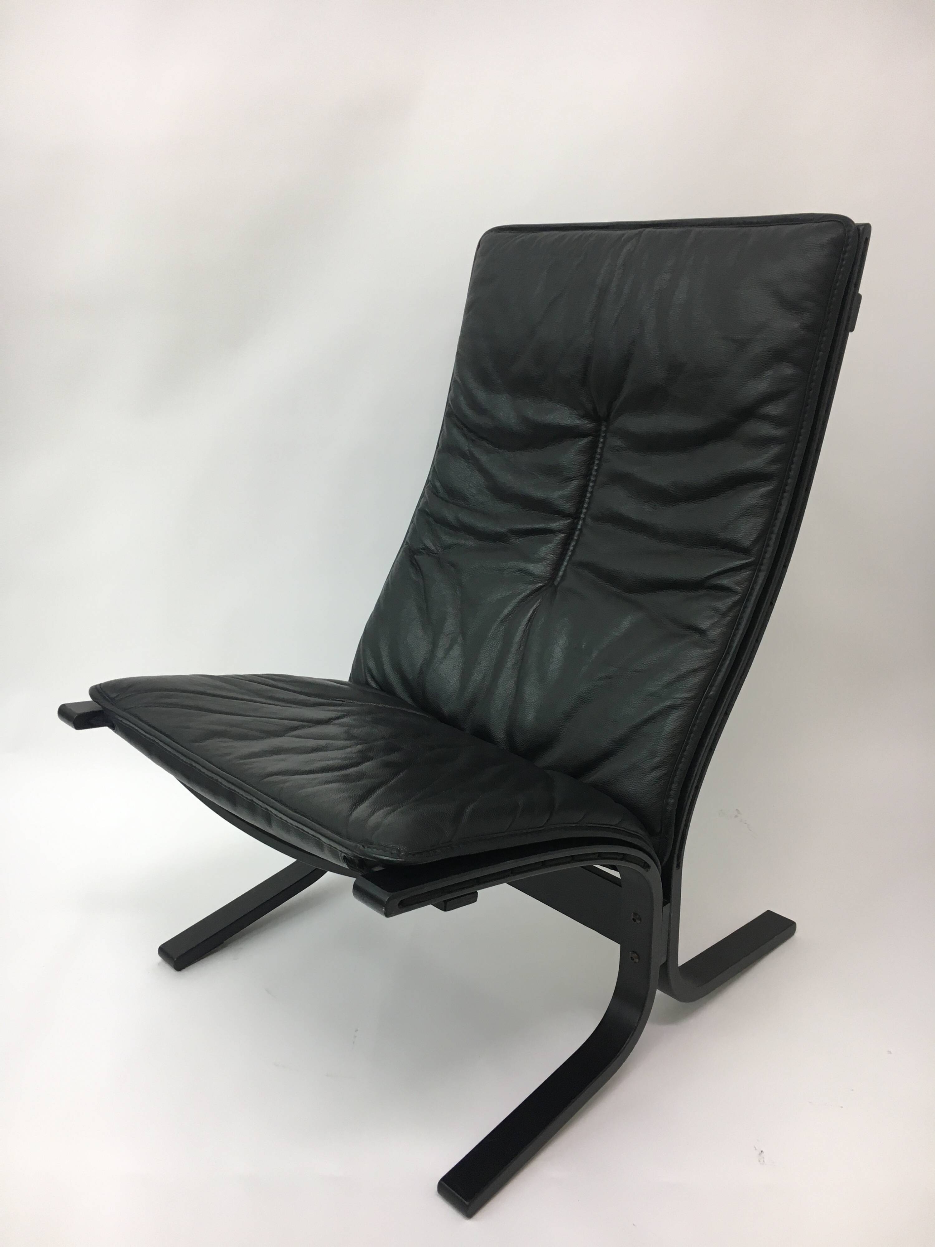 Mid-Century design black leather lounge chair by Ingmar Relling for Westnof
