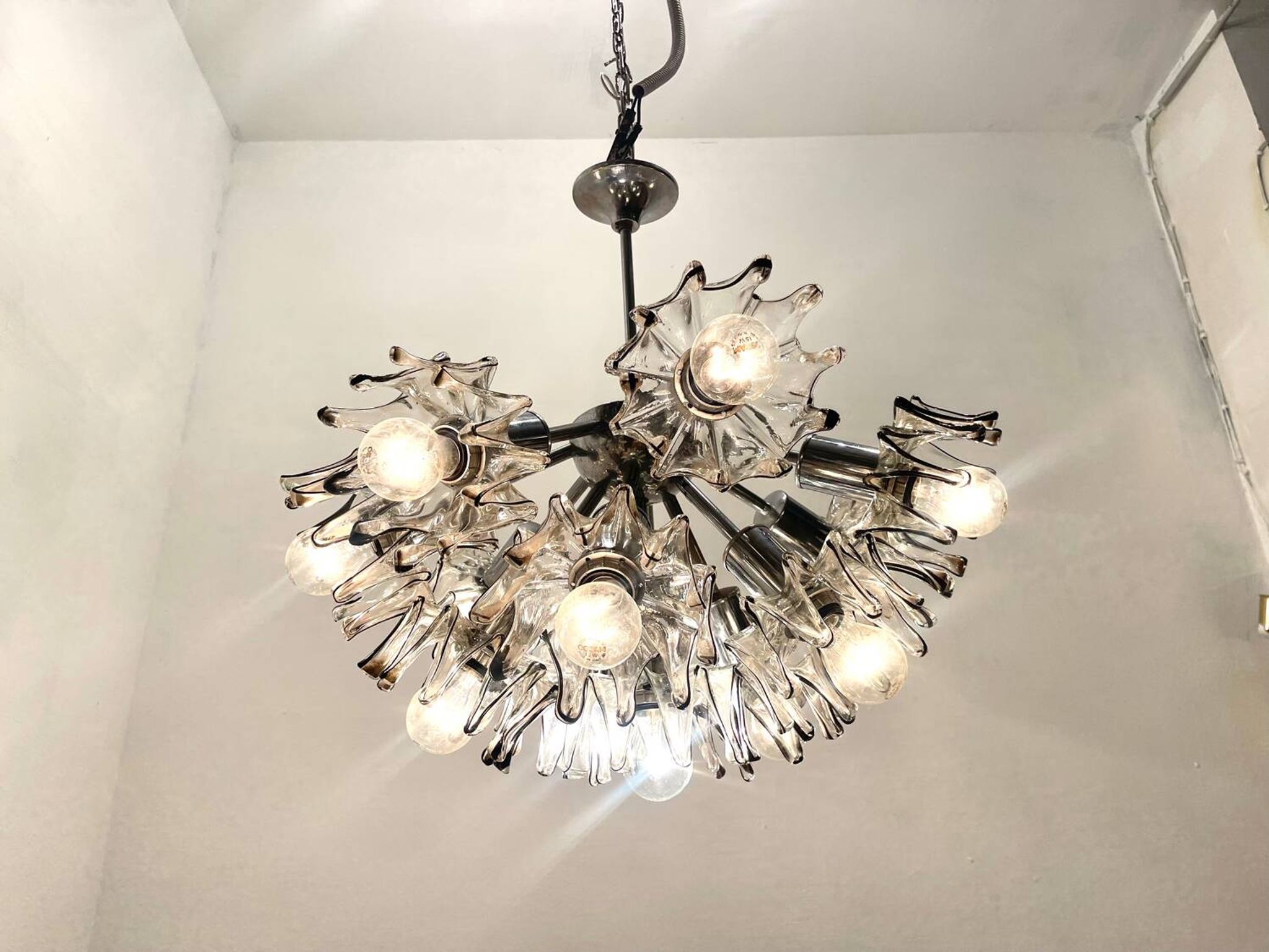 Grand lustre vintage à fleurs de Murano 1970