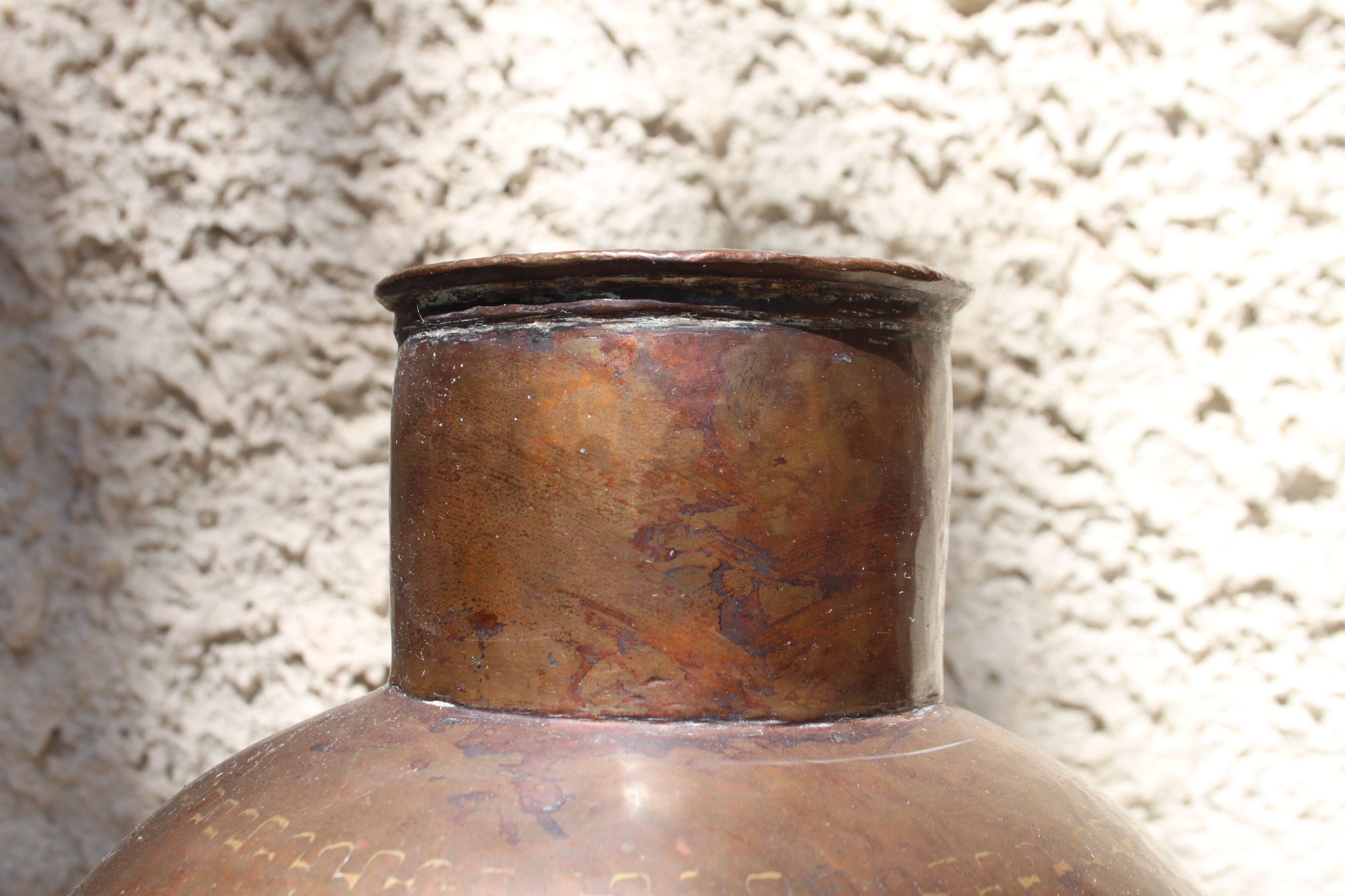 Ancient jar with oriental waters, end of 19th